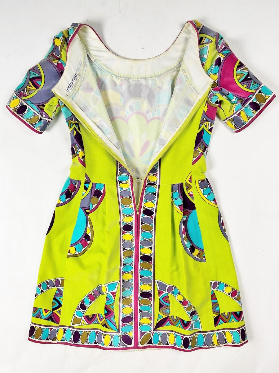 Ein Emilio Pucci bedrucktes Samtkleidchen - Italien CIRCA 1970-1975 im Angebot 8