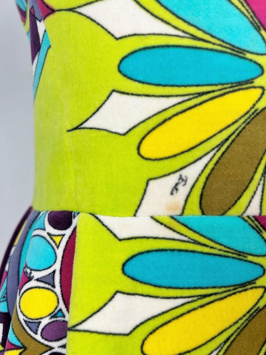 Ein Emilio Pucci bedrucktes Samtkleidchen - Italien CIRCA 1970-1975 im Angebot 11
