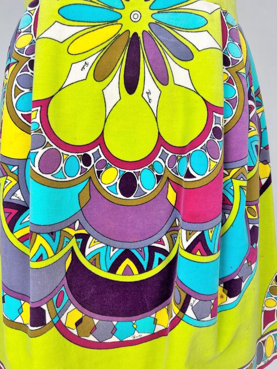 Ein Emilio Pucci bedrucktes Samtkleidchen - Italien CIRCA 1970-1975 im Angebot 12