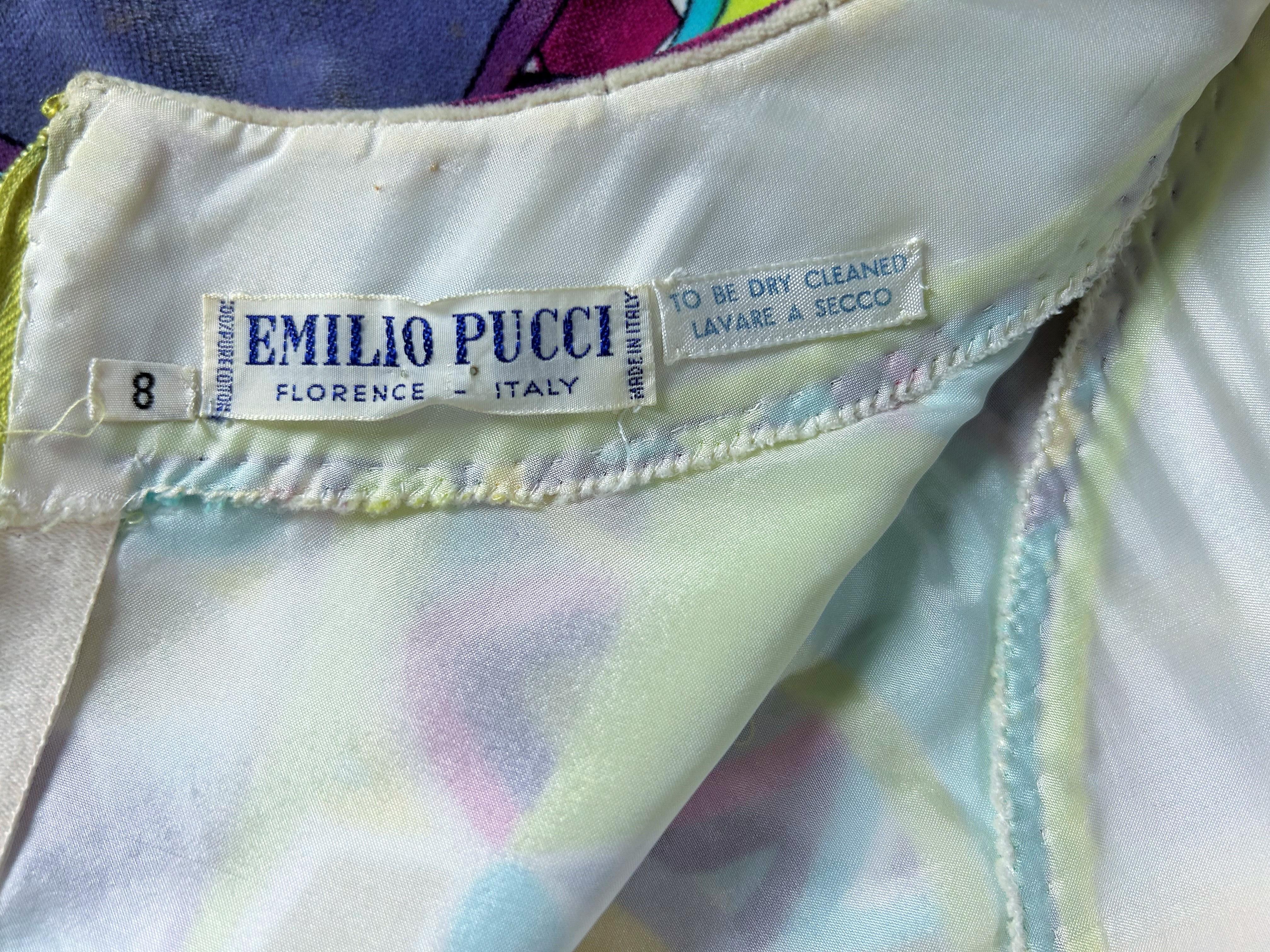 Ein Emilio Pucci bedrucktes Samtkleidchen - Italien CIRCA 1970-1975 (Grün) im Angebot