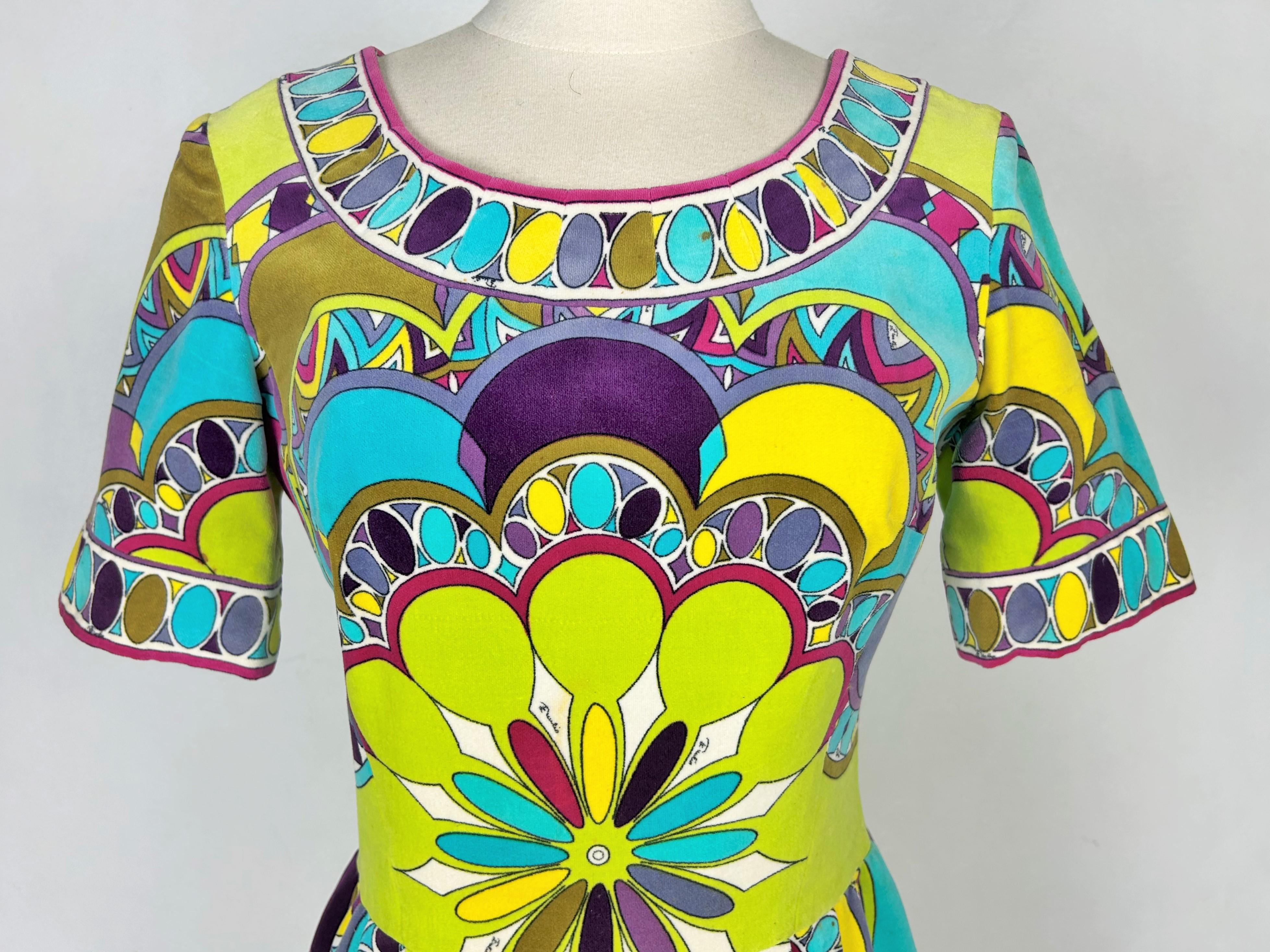 Ein Emilio Pucci bedrucktes Samtkleidchen - Italien CIRCA 1970-1975 im Angebot 1