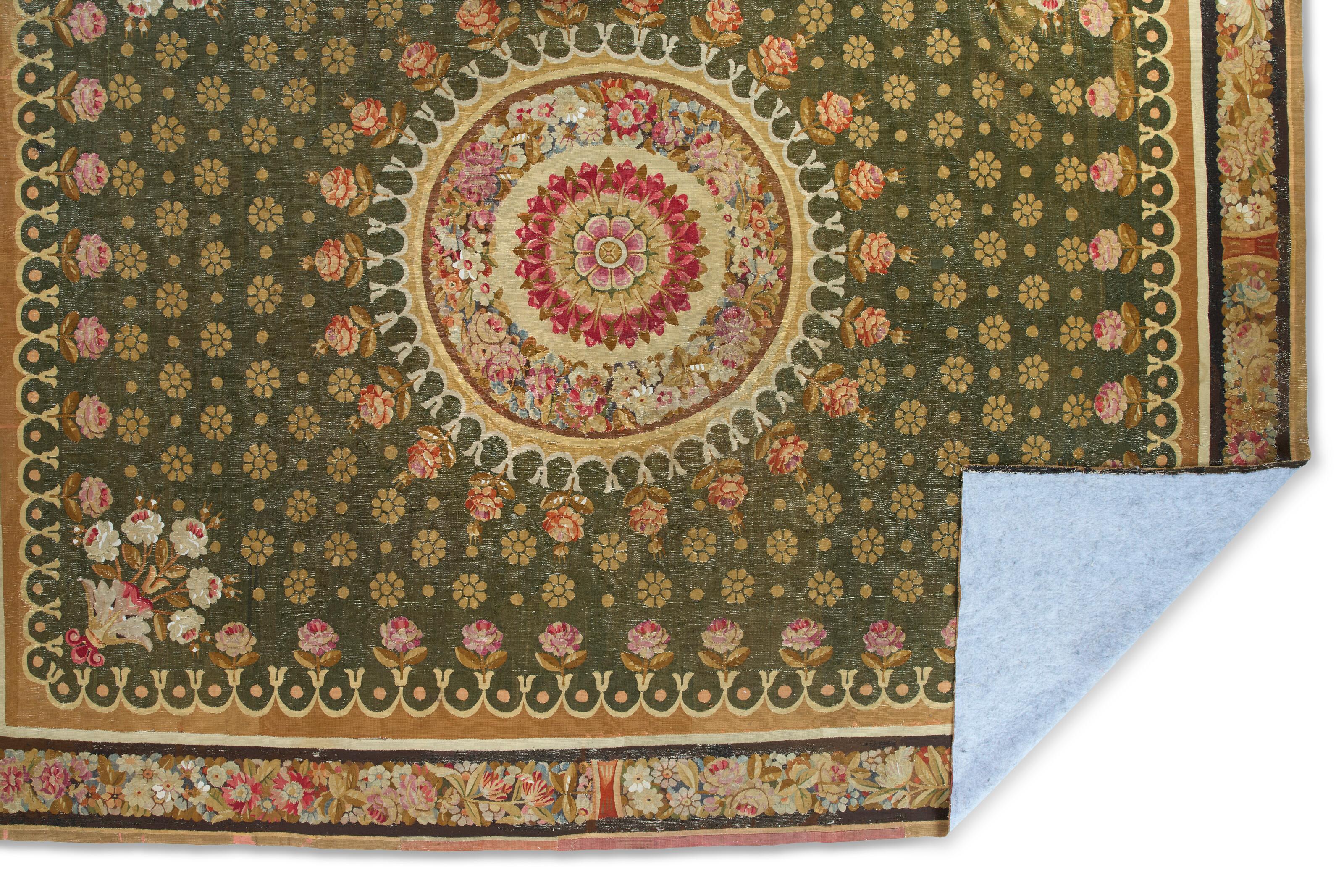 Stile impero UN TAPPETO AUBUSSON DELL'IMPERO FRANCIA, CIRCA 1810 16 ft. 11 in. x 13 ft. 9 in vendita