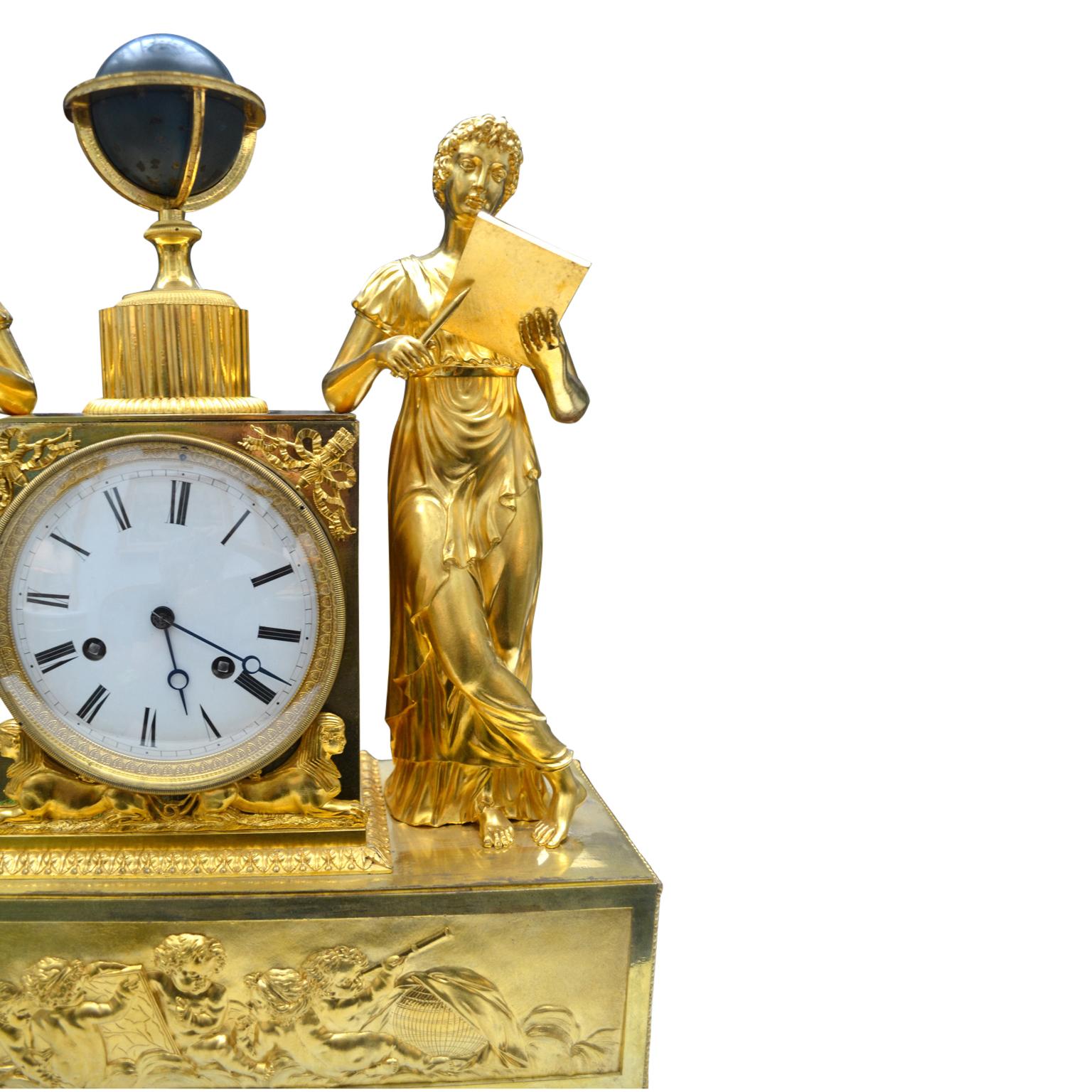 XIXe siècle  Horloge allégorique de l'Empire français en bronze doré représentant les sciences astronomiques en vente
