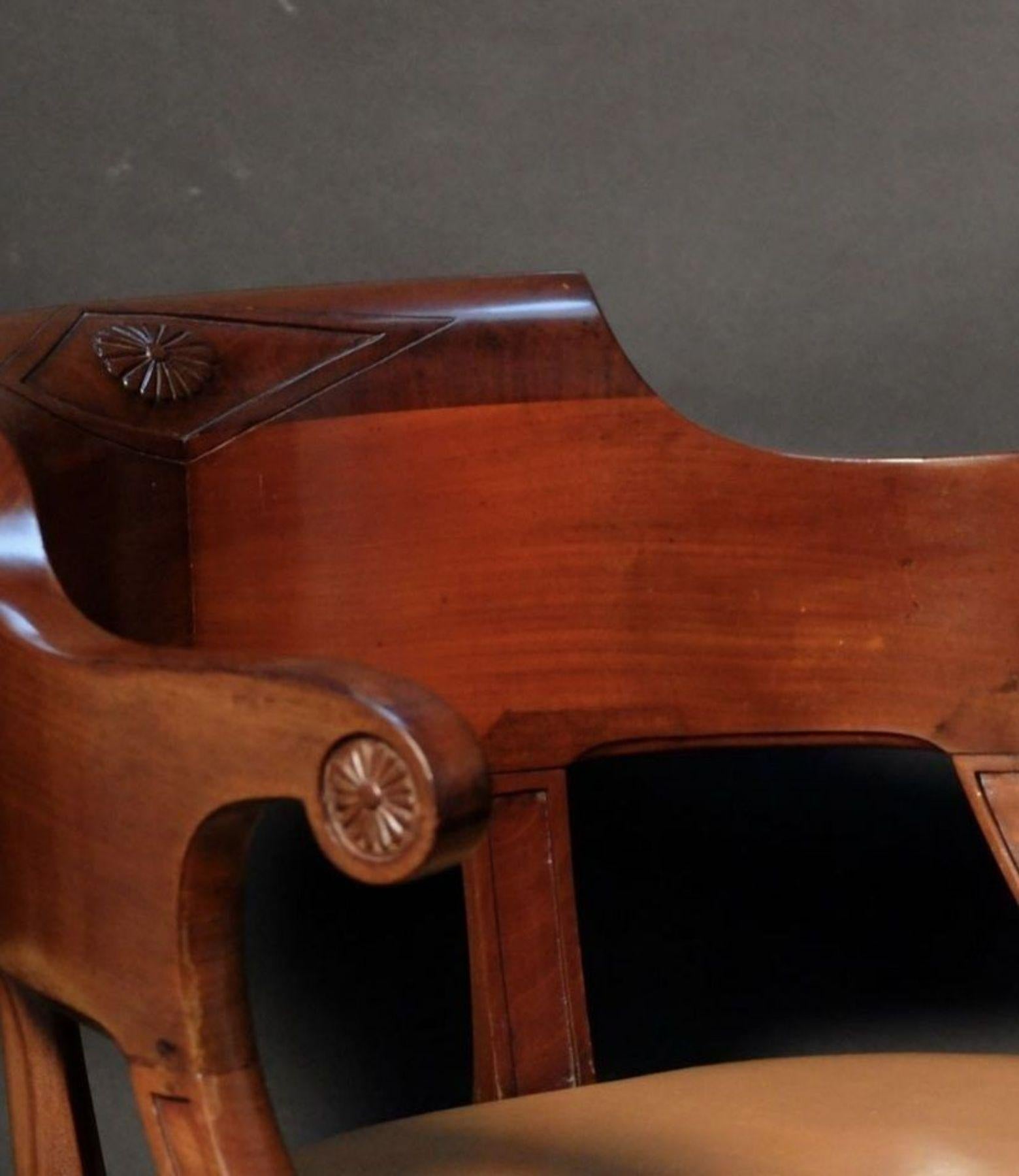 Cuir Chaise de bureau Empire en acajou, début du 19ème siècle en vente