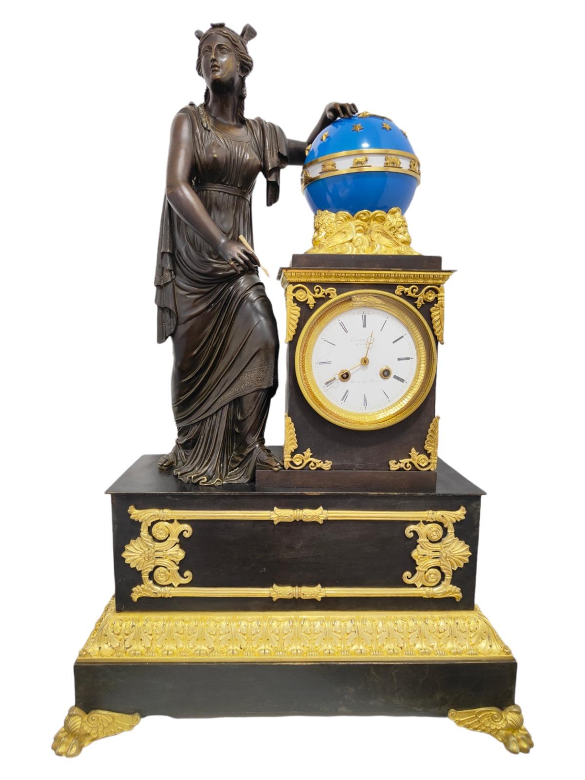 Pendule de cheminée Empire de H.Robert-Horloger De La Reine, Paris, datant d'environ 1820 en vente 4