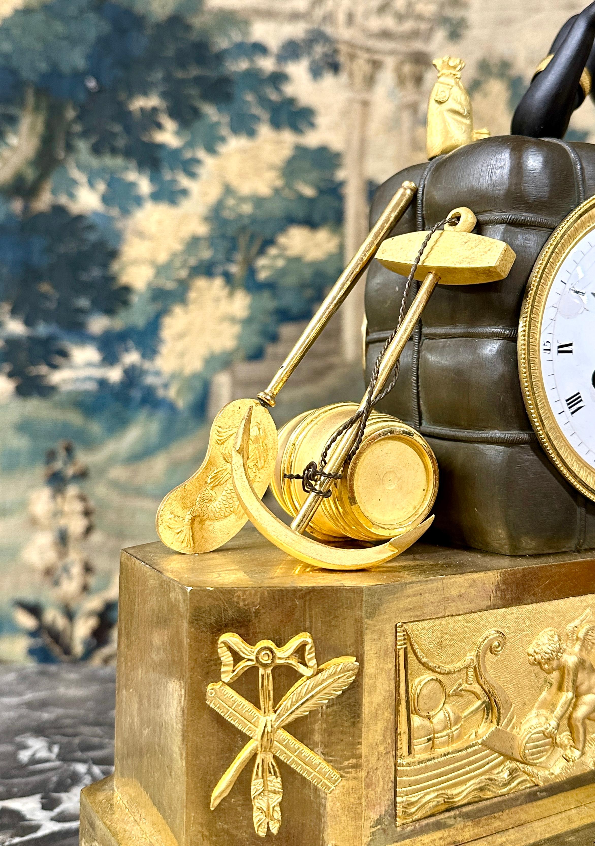 Bronze Horloge Empire en bronze doré et patiné d'après un dessin de DeVerberie en vente