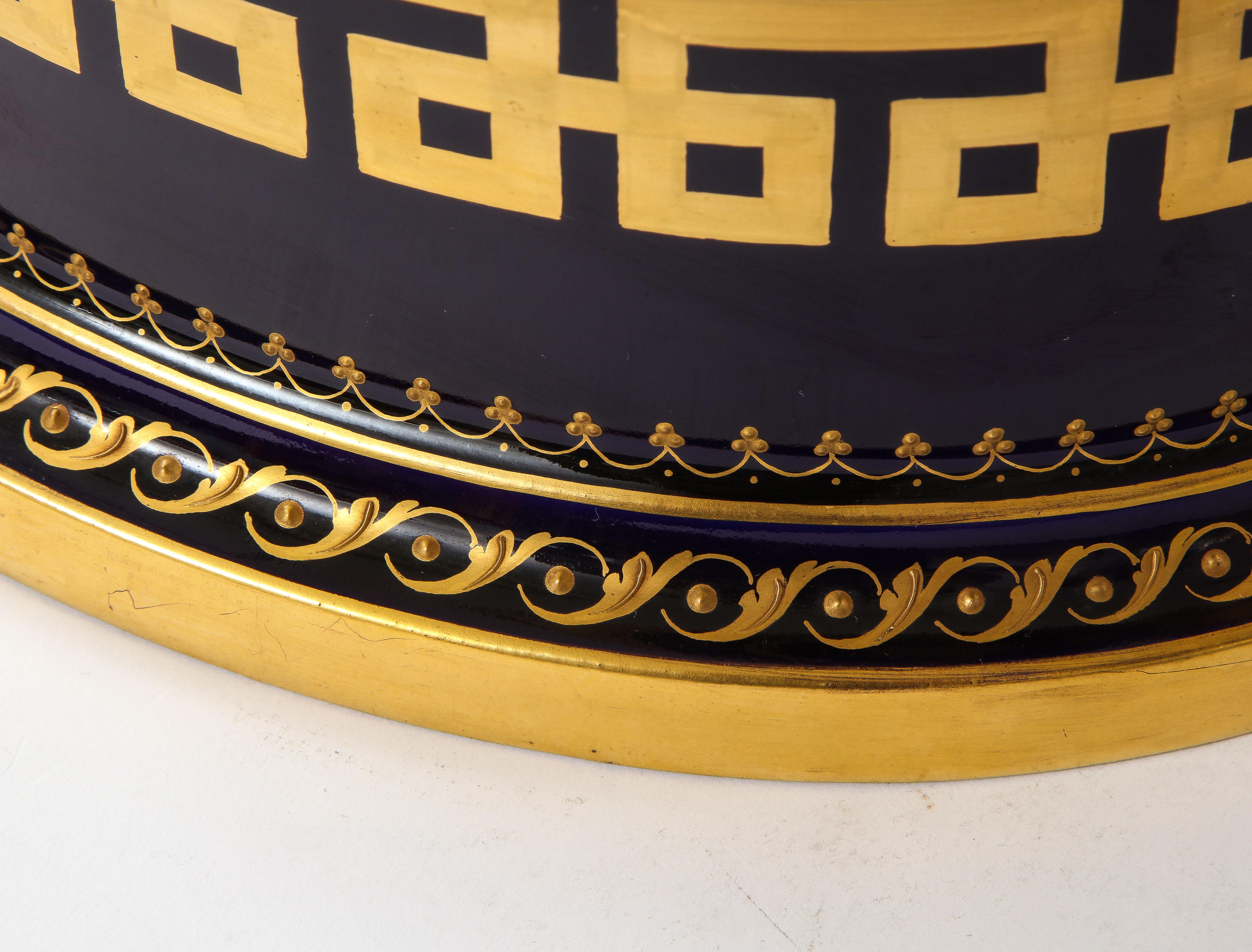 Jarrón Krater de porcelana dorada y azul cobalto de estilo Imperio, de Hutschenreuther en venta 6