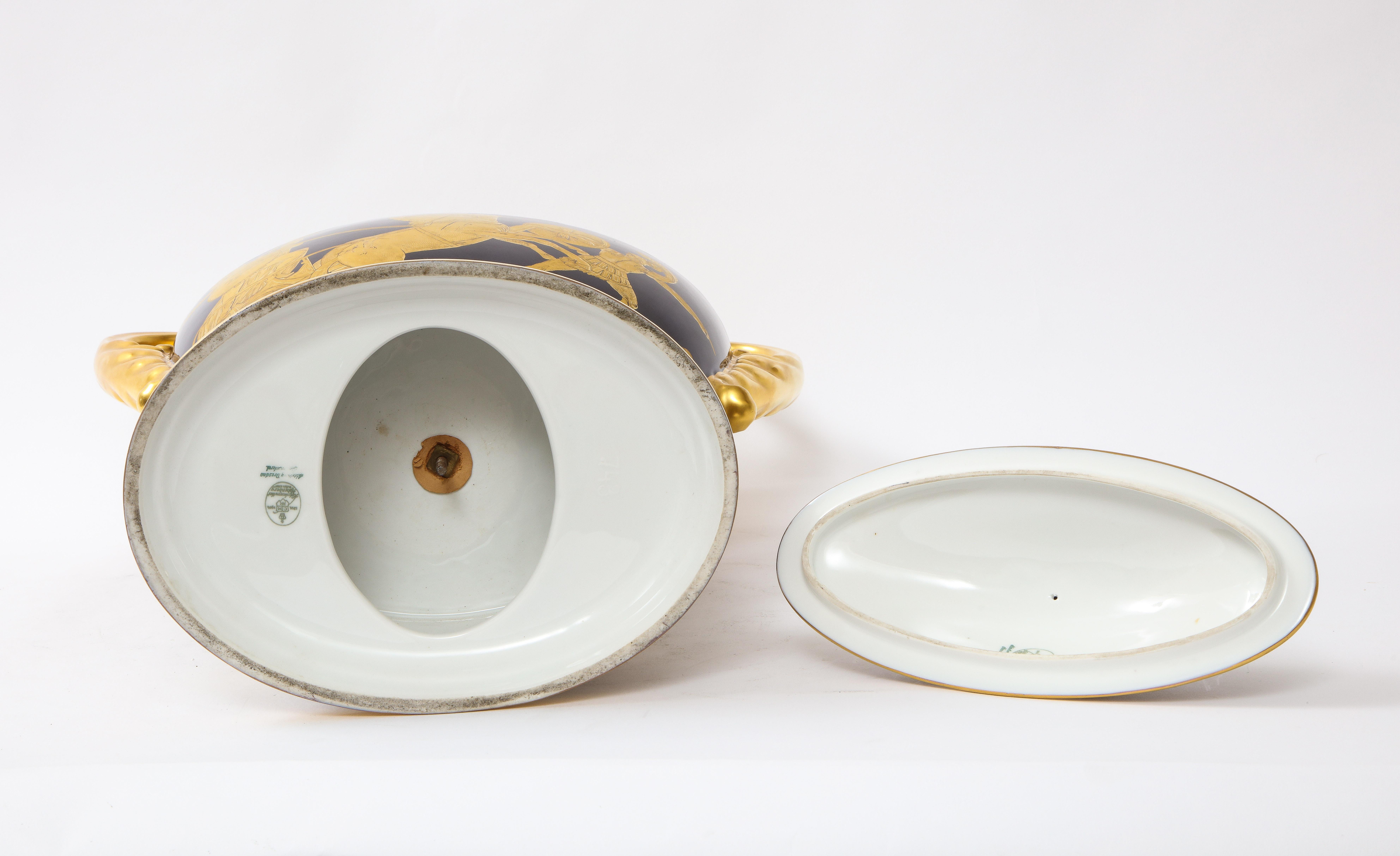 Jarrón Krater de porcelana dorada y azul cobalto de estilo Imperio, de Hutschenreuther en venta 11