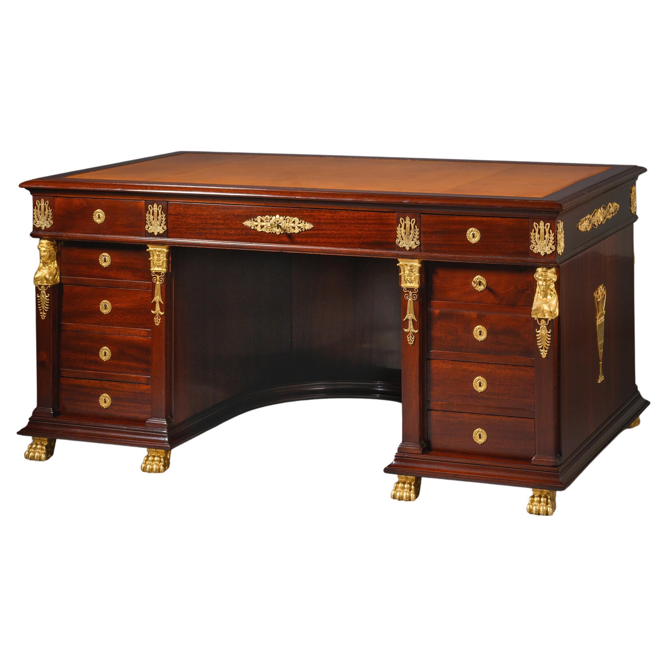 Scrivania con piedistallo in mogano stile Impero, di Kahn, Paris in vendita