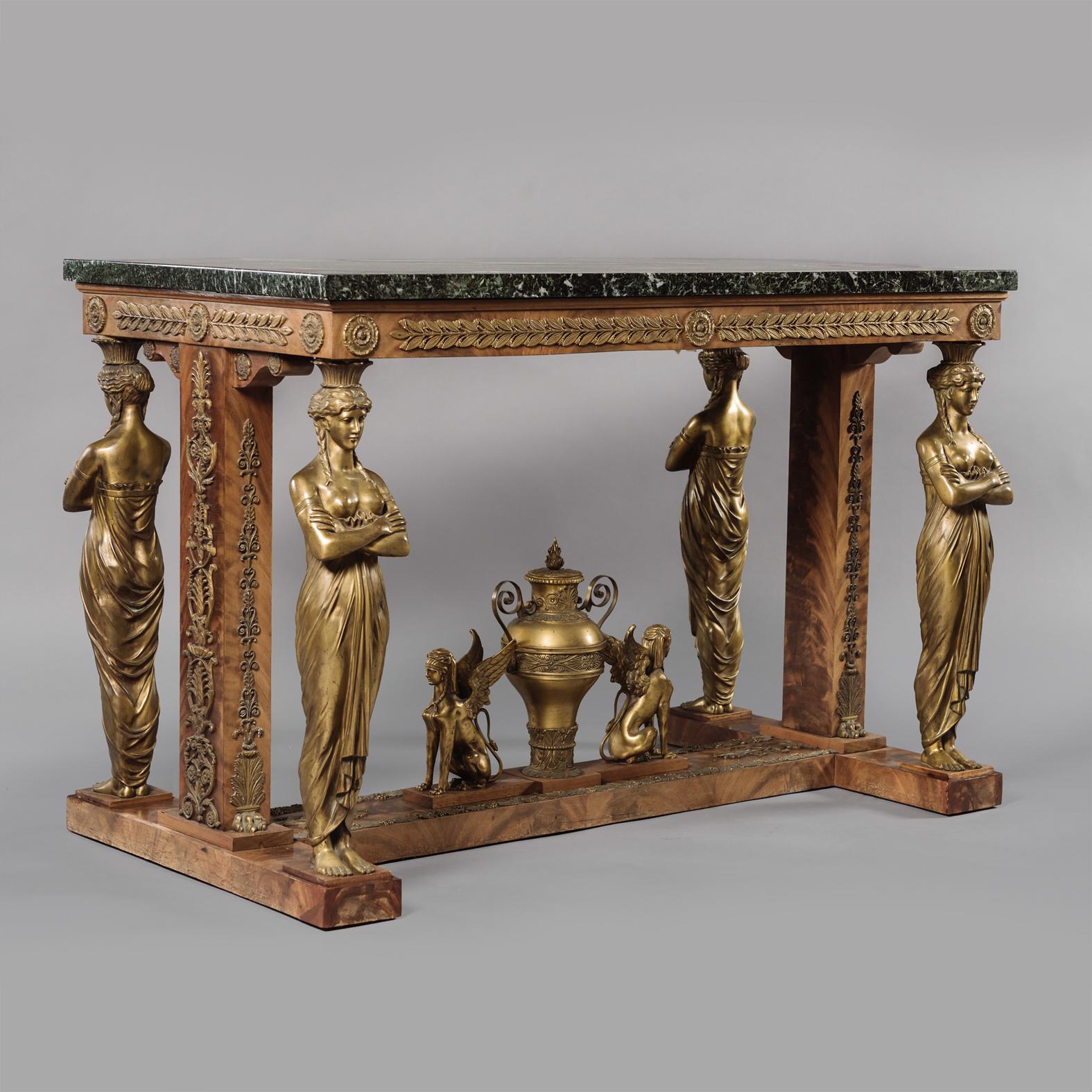 Mahagoni-Tisch im Empire-Stil de Milieu mit Verde-Antico-Marmorplatte (Französisch) im Angebot