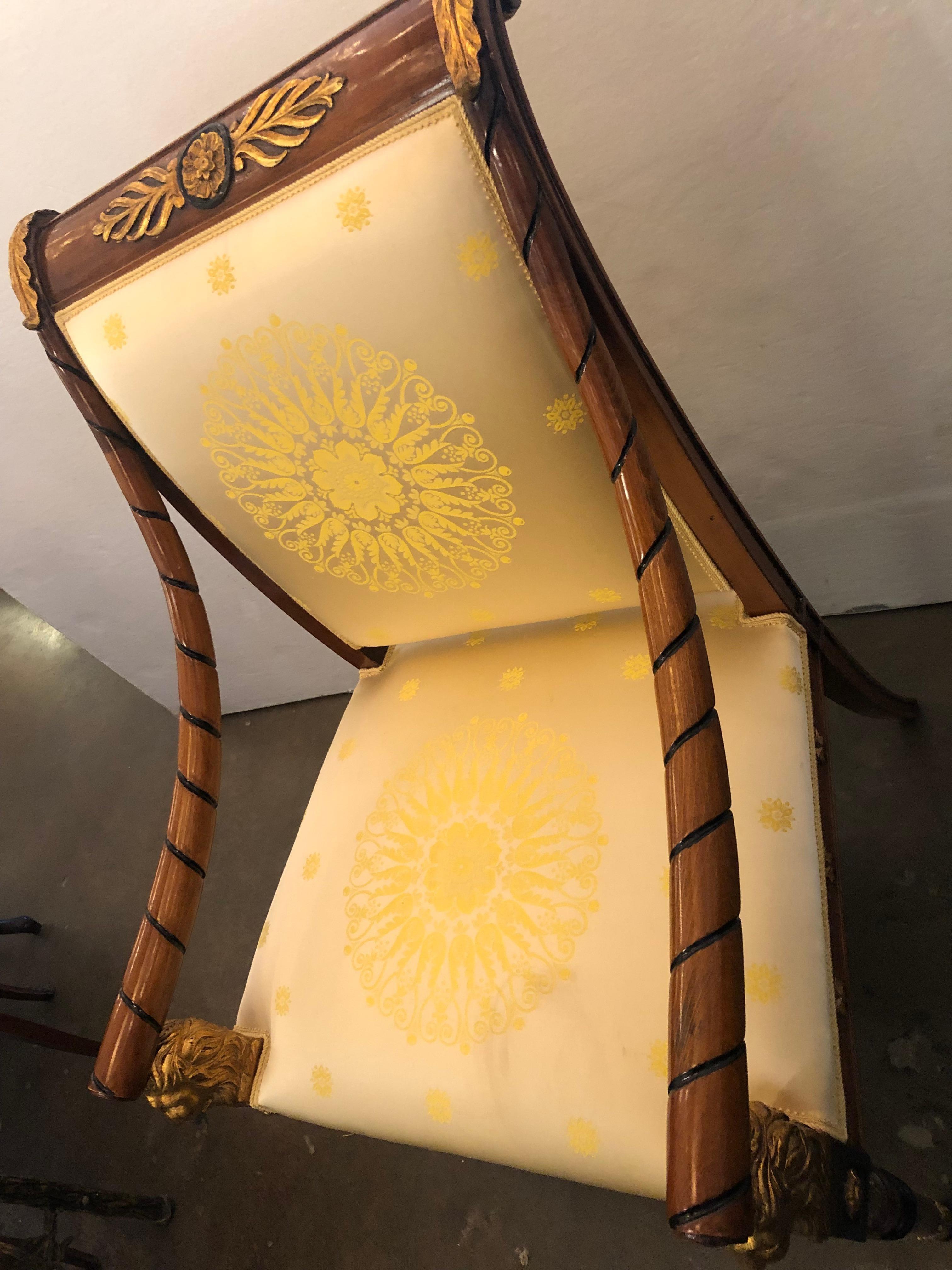 Vergoldeter und ebonisierter Sessel im Empire-Stil (Vergoldetes Holz) im Angebot
