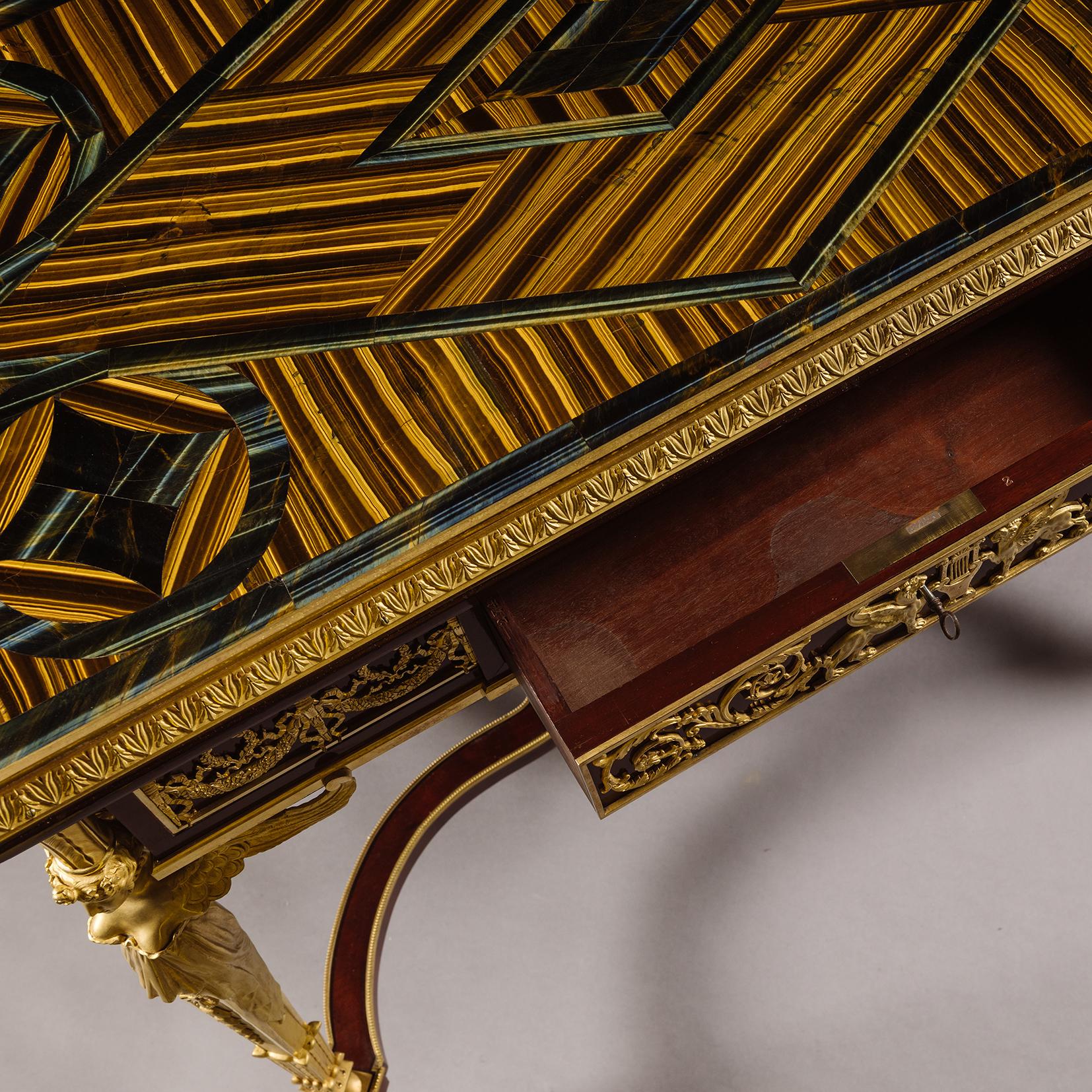 Table de salon de style Empire, avec plateau en pierres précieuses œil de tigre en vente 5