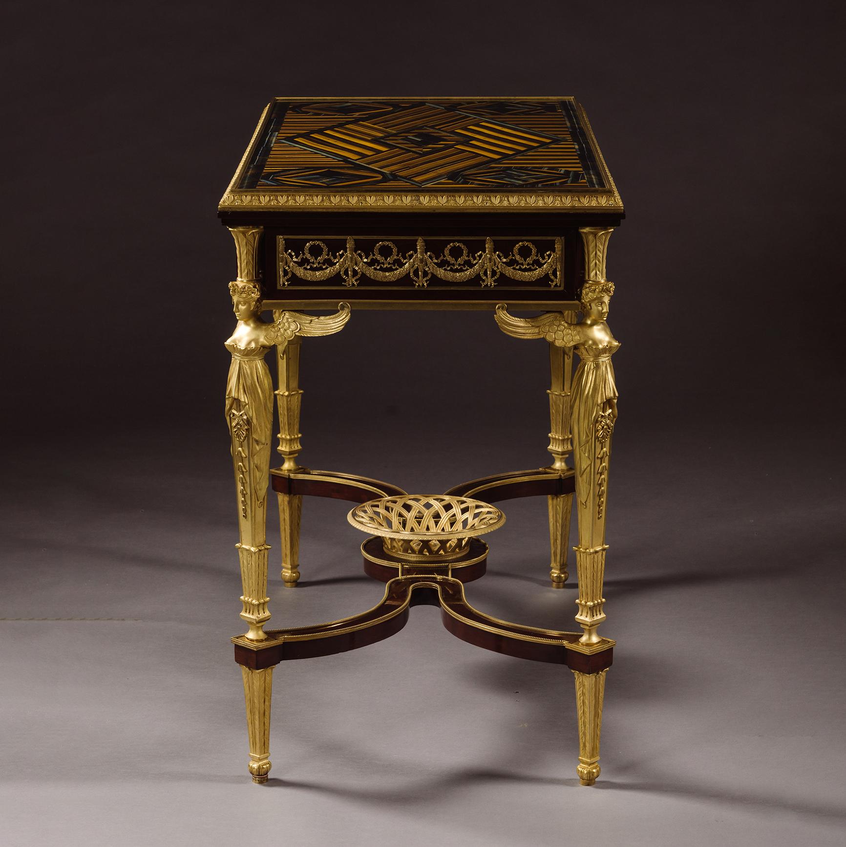 XIXe siècle Table de salon de style Empire, avec plateau en pierres précieuses œil de tigre en vente