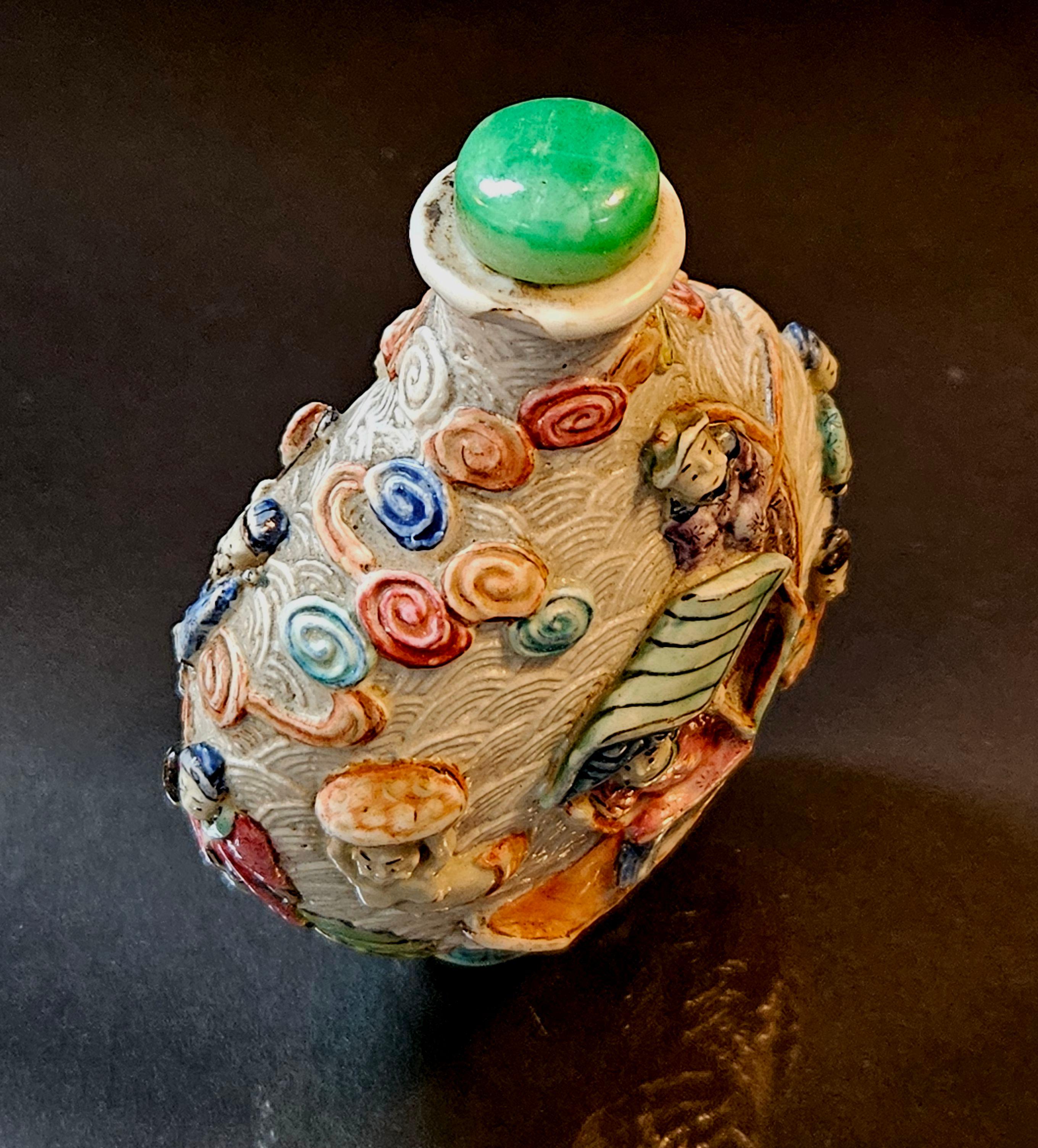 Tabatière en porcelaine moulée émaillée, marque Qianlong 1795~ en vente 4