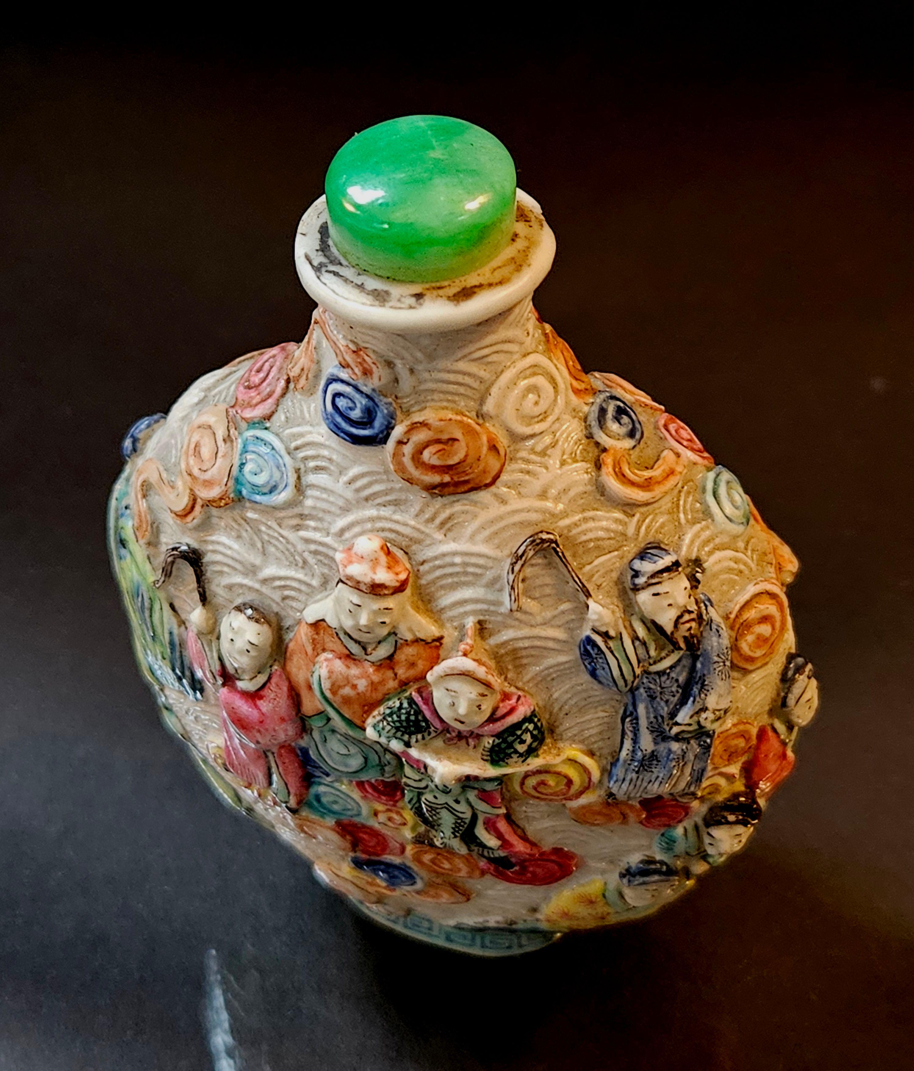Tabatière en porcelaine moulée émaillée, marque Qianlong 1795~ en vente 5