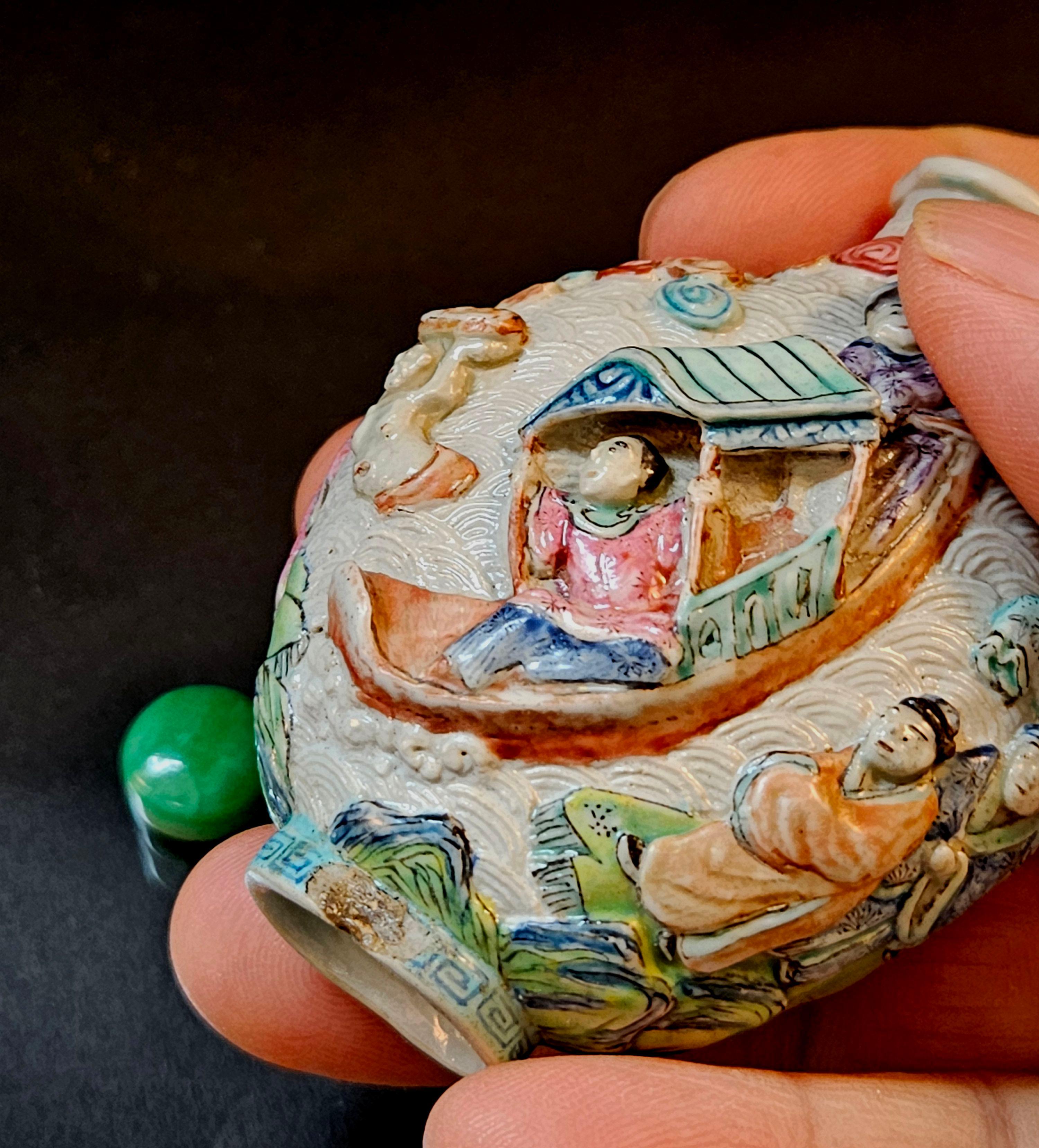 Tabatière en porcelaine moulée émaillée, marque Qianlong 1795~ en vente 7