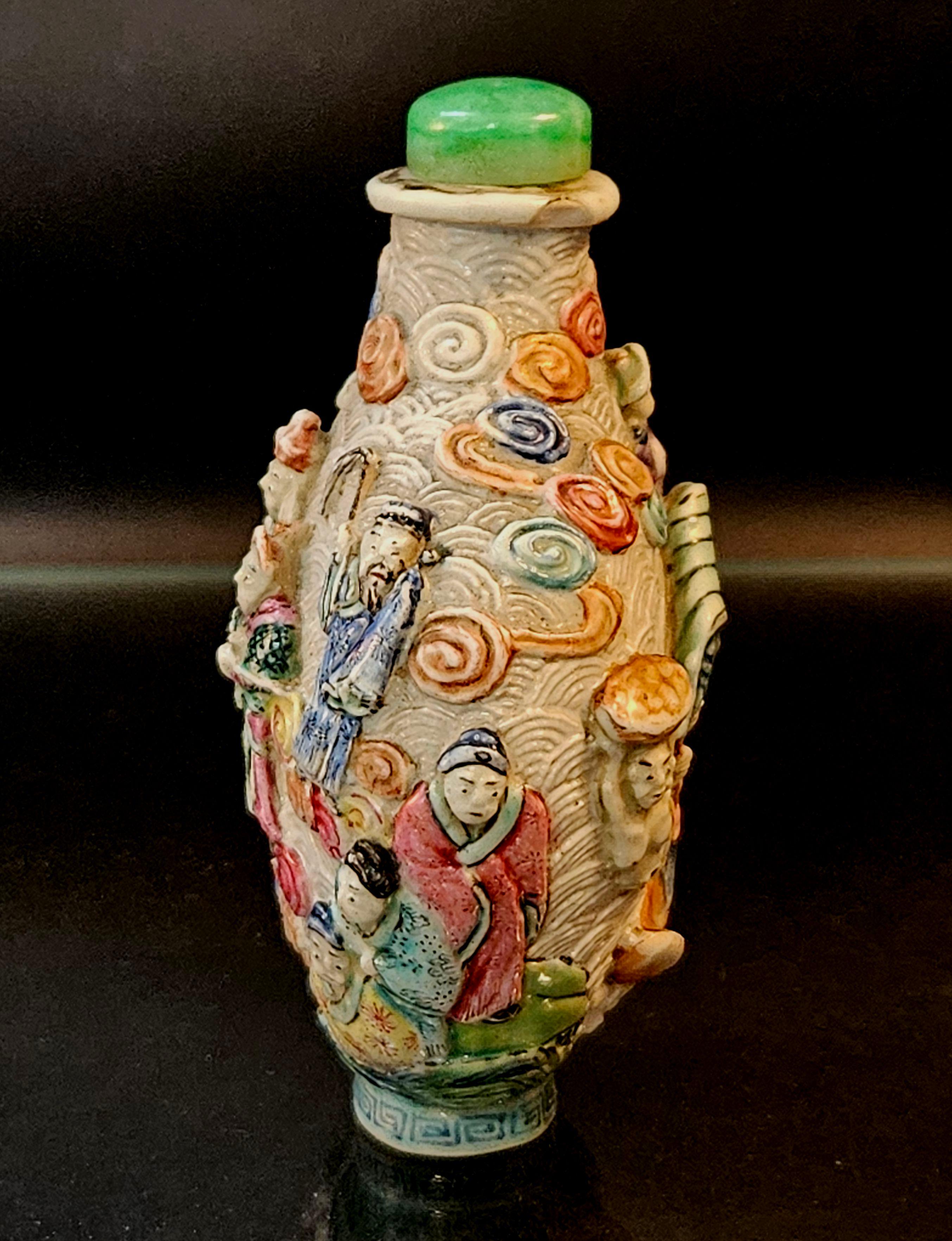 Tabatière en porcelaine moulée émaillée, marque Qianlong 1795~ Bon état - En vente à Norton, MA