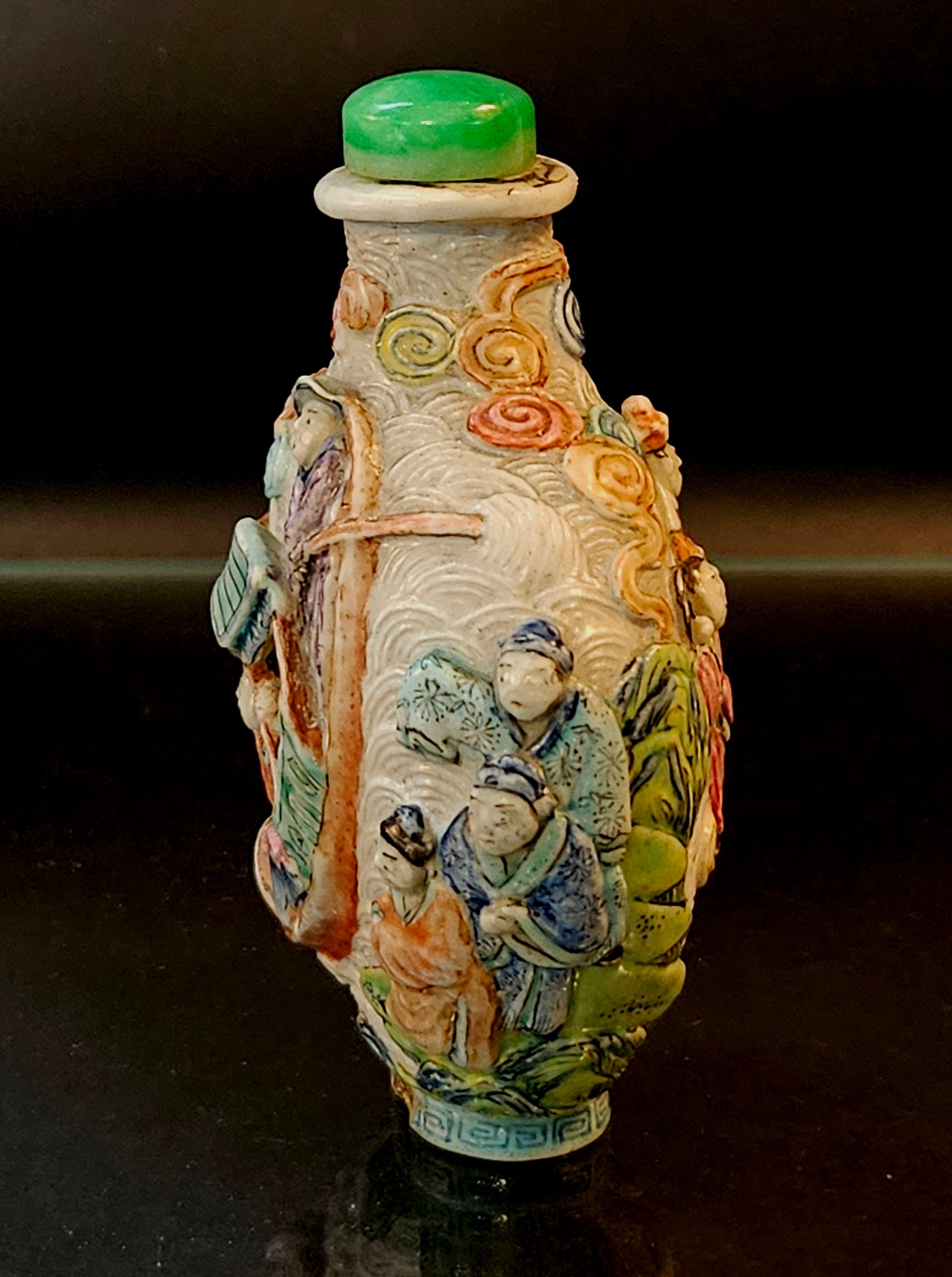Tabatière en porcelaine moulée émaillée, marque Qianlong 1795~ en vente 2
