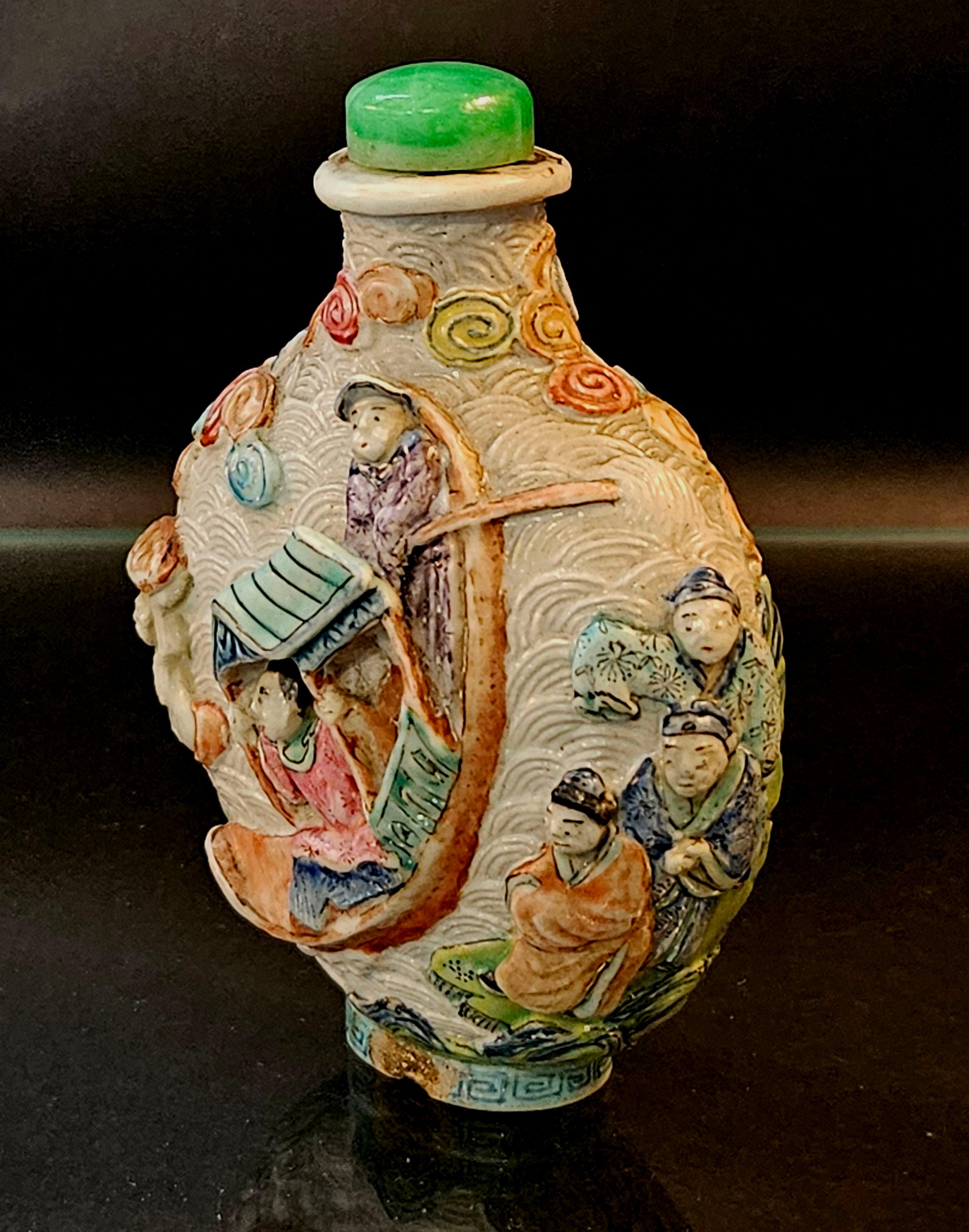Tabatière en porcelaine moulée émaillée, marque Qianlong 1795~ en vente 3