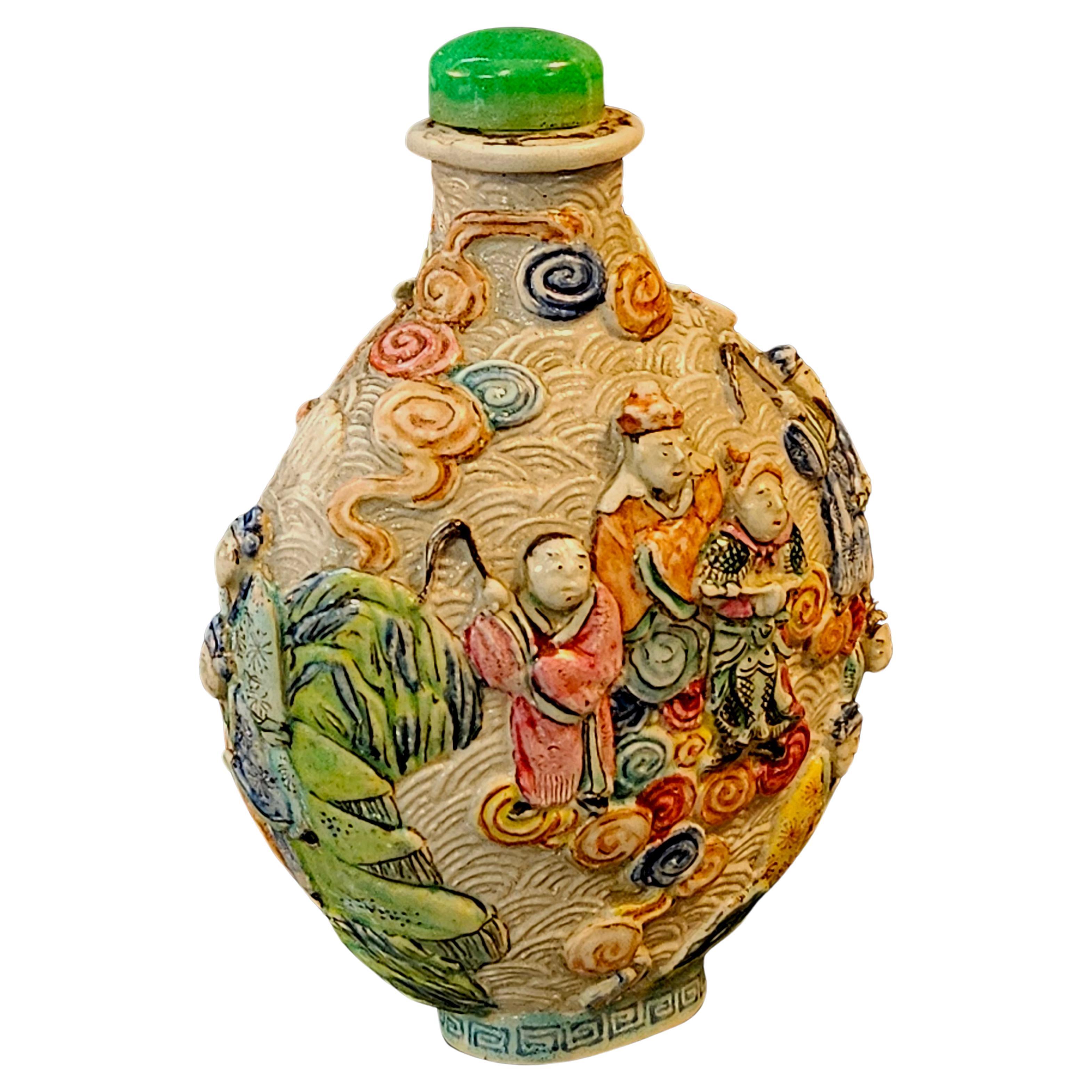 Emaillierte Schnupftabakflasche aus geformtem Porzellan, Qianlong-Marke 1795~