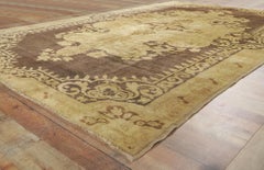 Türkischer Oushak-Teppich im Vintage-Stil mit warmen, neutralen Farben