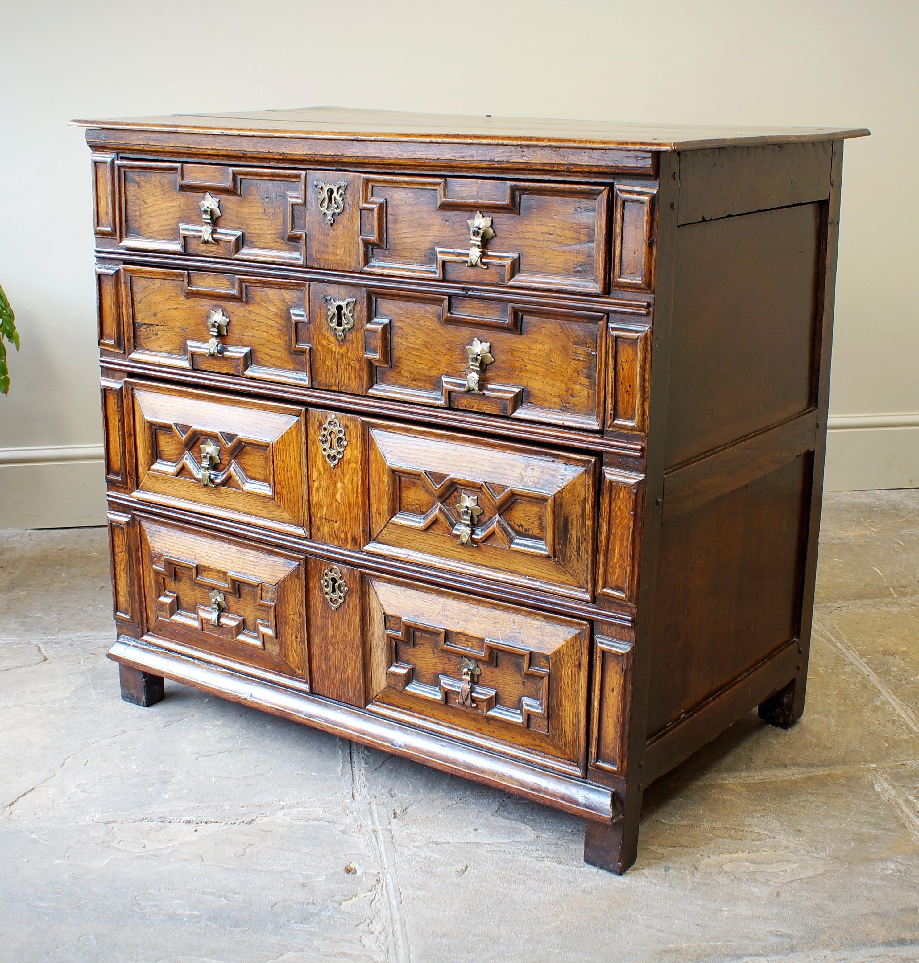 An English 17th Century Cushion Moulded Chest Of Drawers In Good Condition For Sale In Skipton, GB