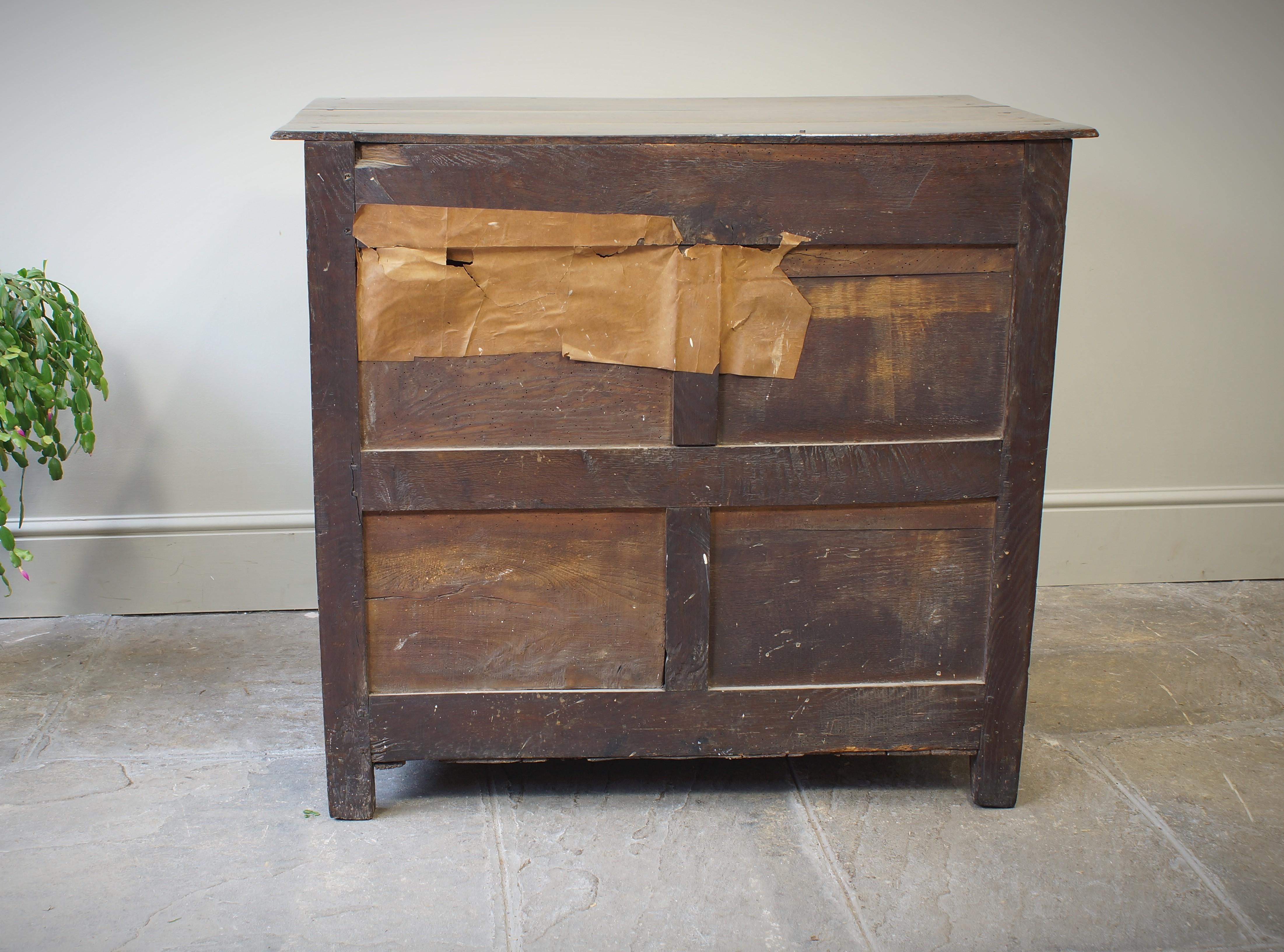 An English 17th Century Cushion Moulded Chest Of Drawers For Sale 1