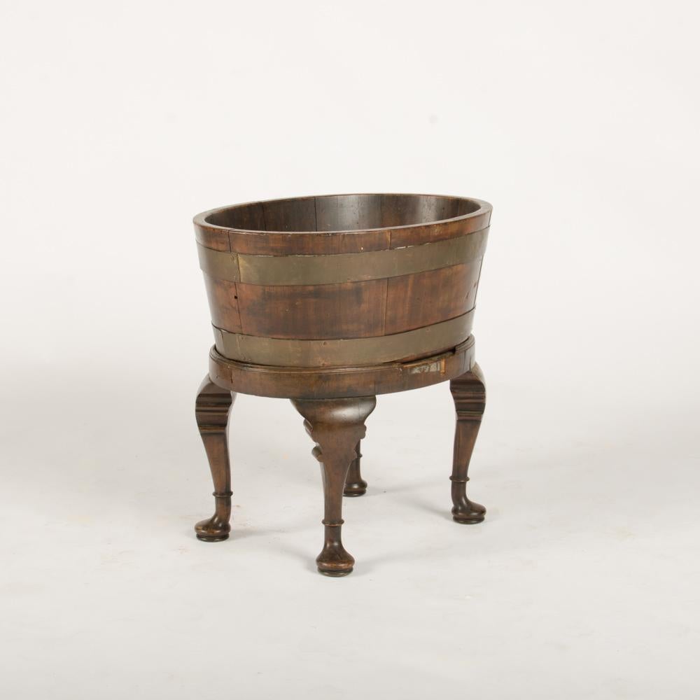 European English 1870s Oak Planter or Wine Cooler with Brass Braces and Tin Liner For Sale