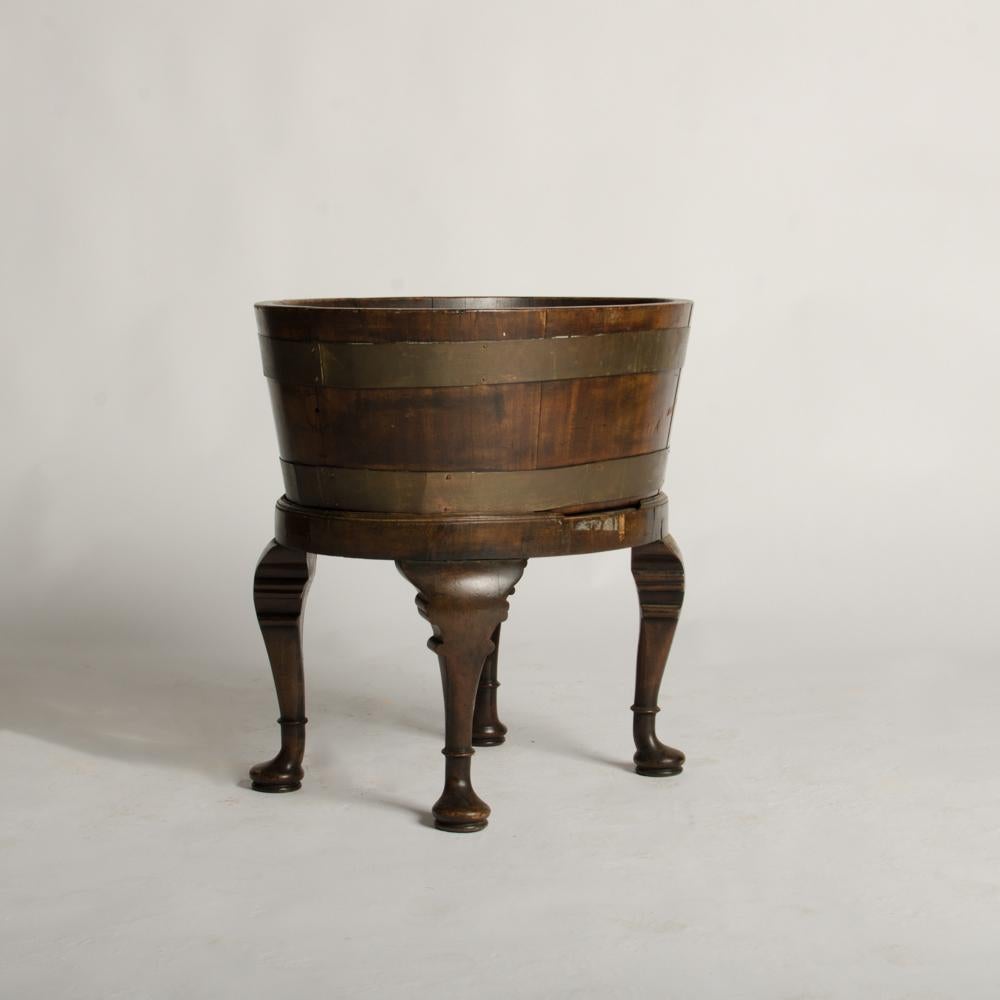 English 1870s Oak Planter or Wine Cooler with Brass Braces and Tin Liner For Sale 2