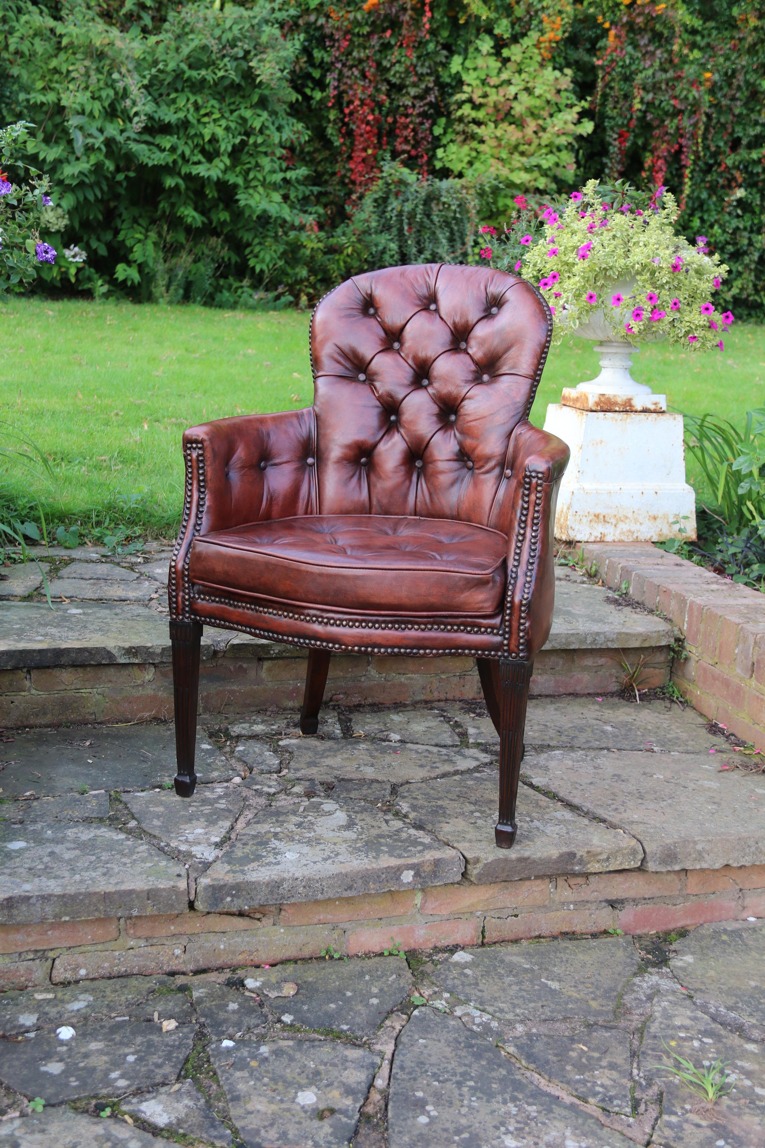 English 18th century leather armchair circa 1790 For Sale 3