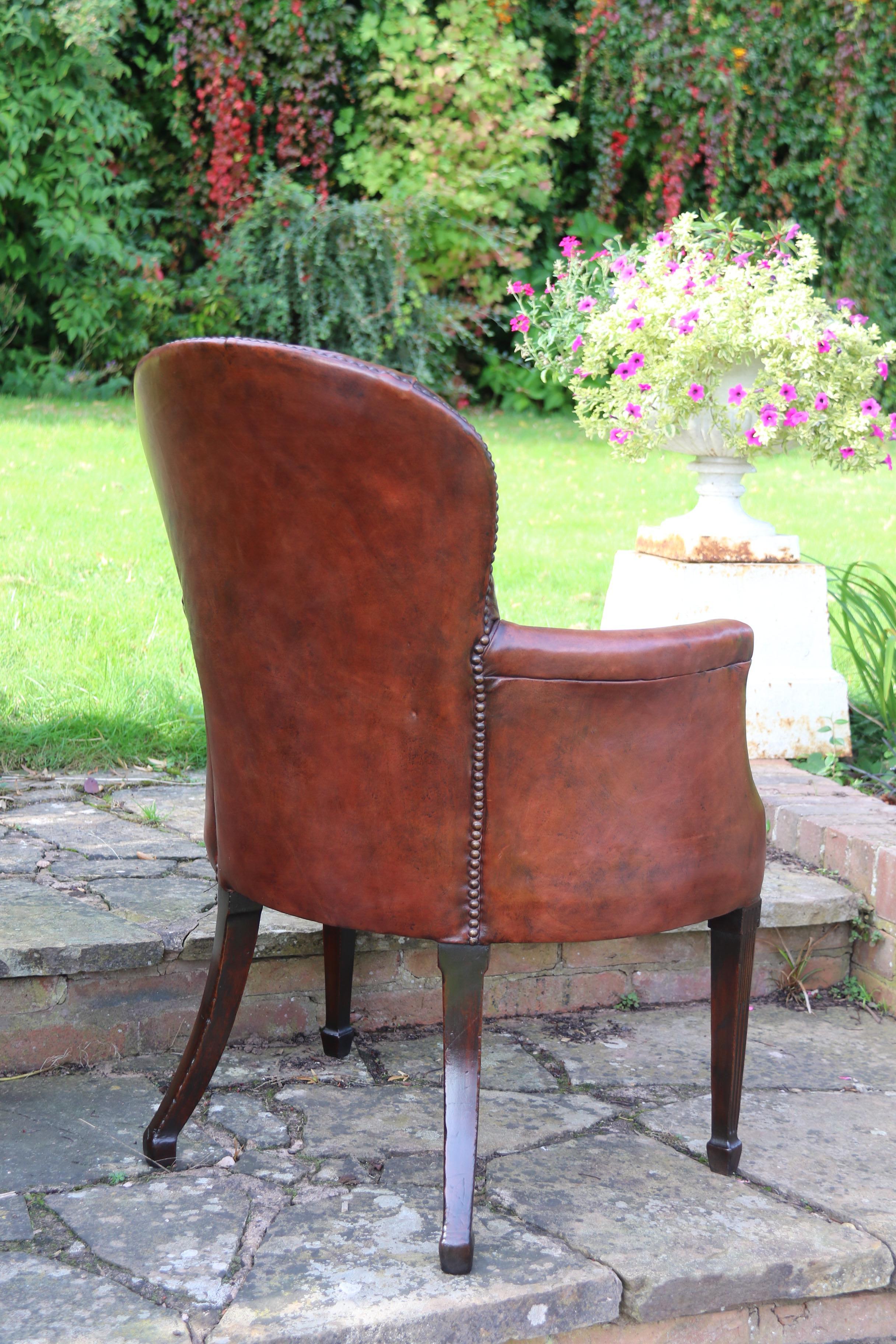 English 18th century leather armchair circa 1790 In Good Condition For Sale In Central England, GB