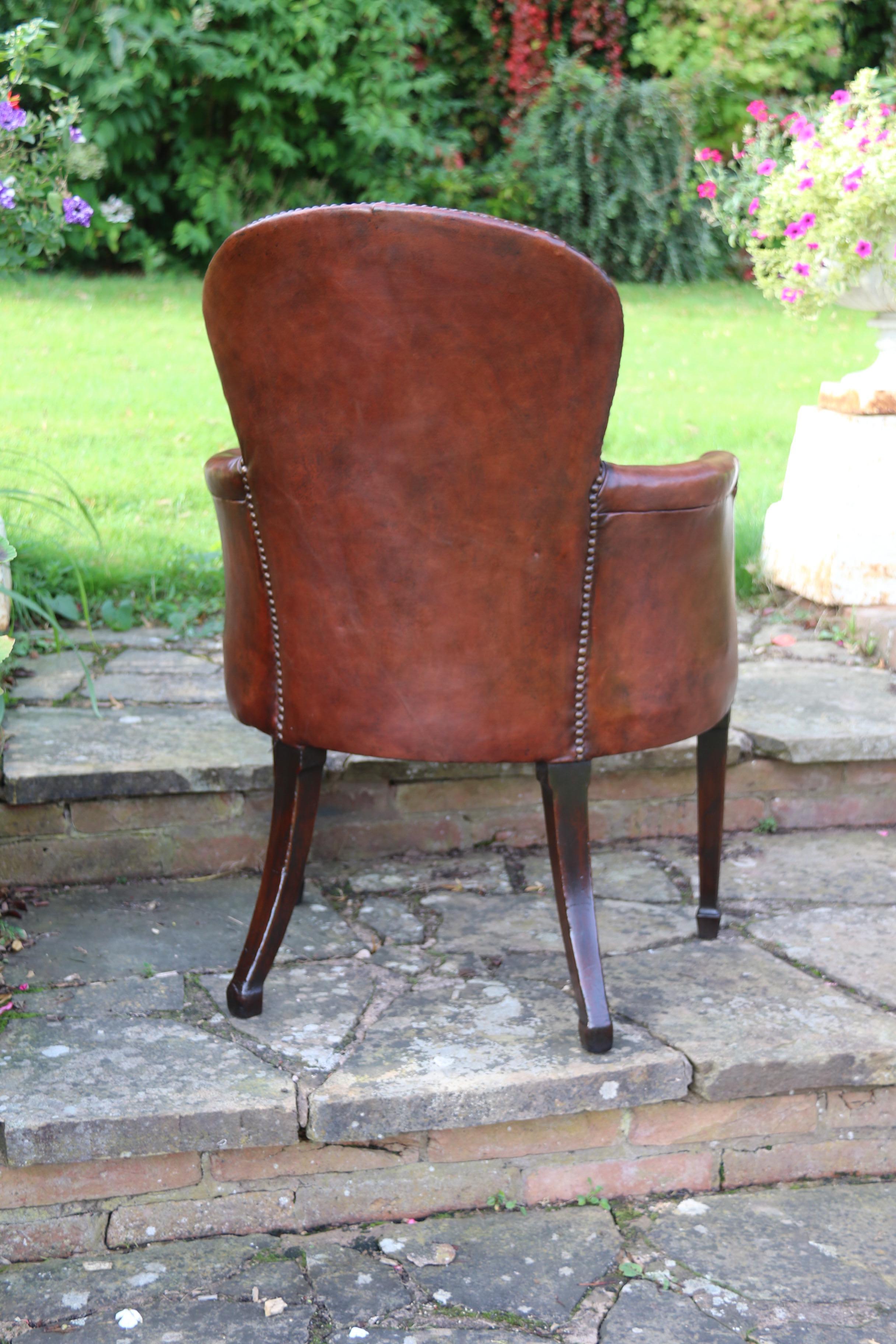Leather English 18th century leather armchair circa 1790 For Sale
