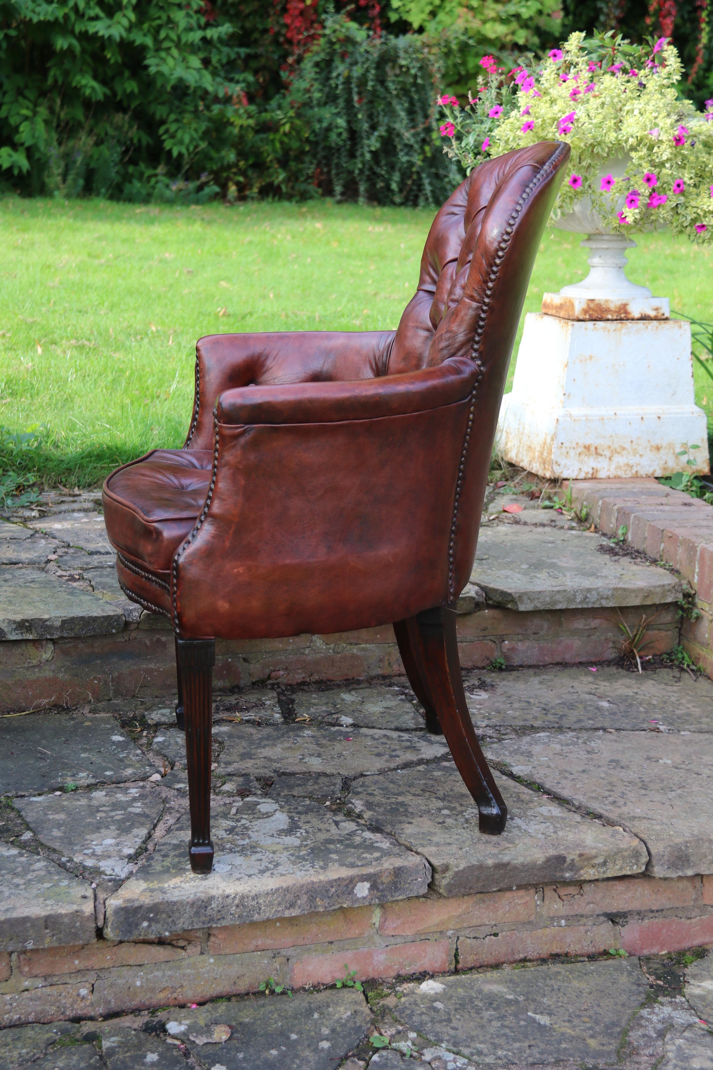 English 18th century leather armchair circa 1790 For Sale 1