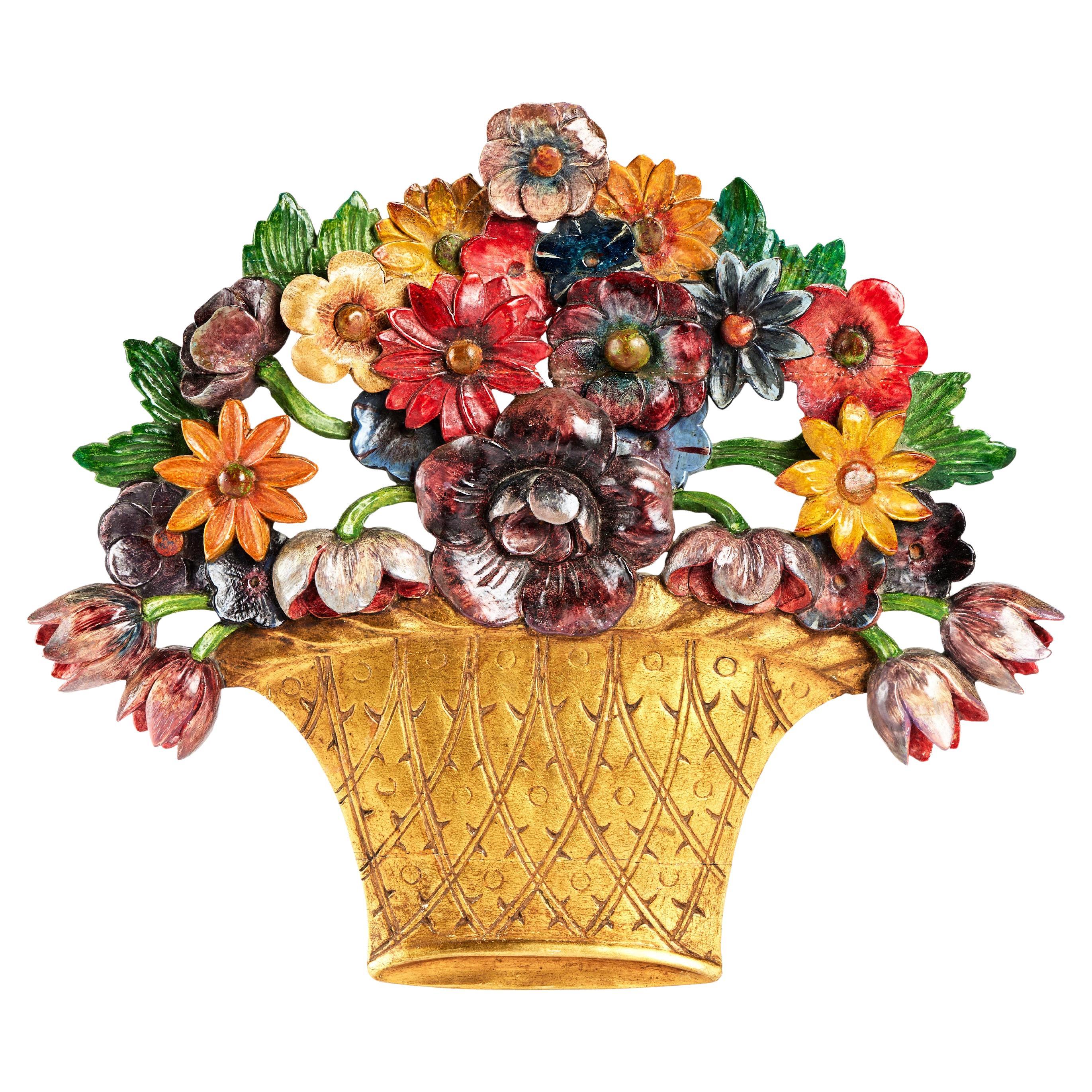 Un panier floral sculpté des années 1930, appliqué ou suspendu au mur. en vente