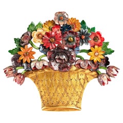 Un panier floral sculpté des années 1930, appliqué ou suspendu au mur.