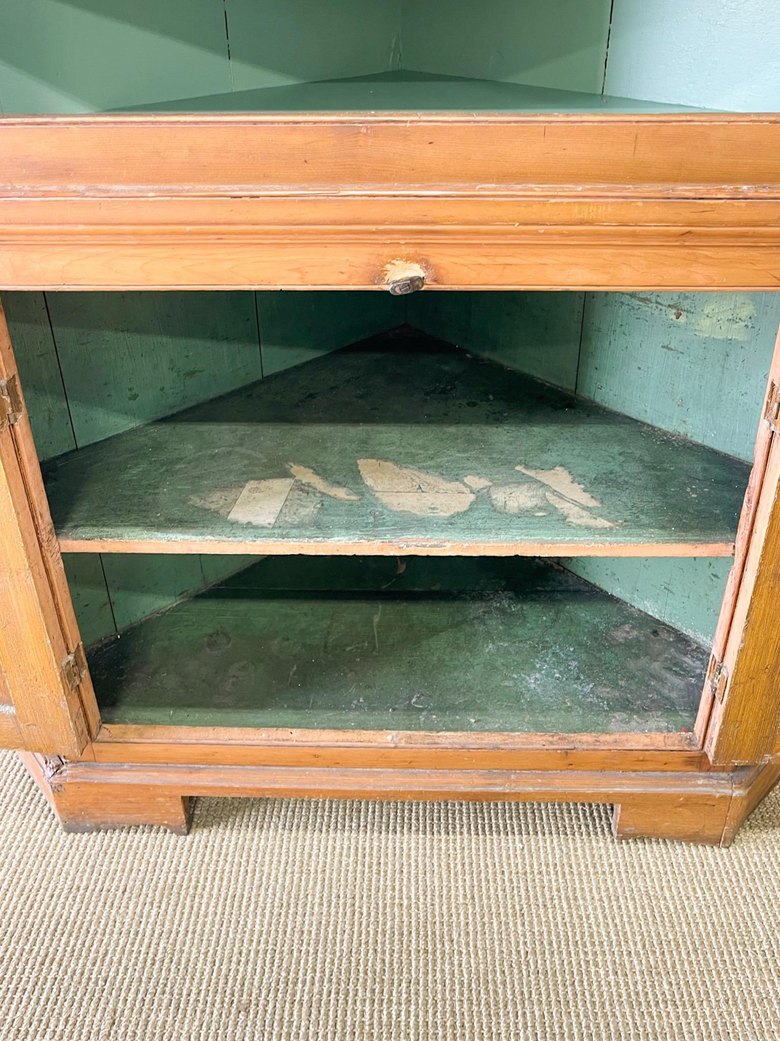 An English 19th Century Corner Cupboard For Sale 12