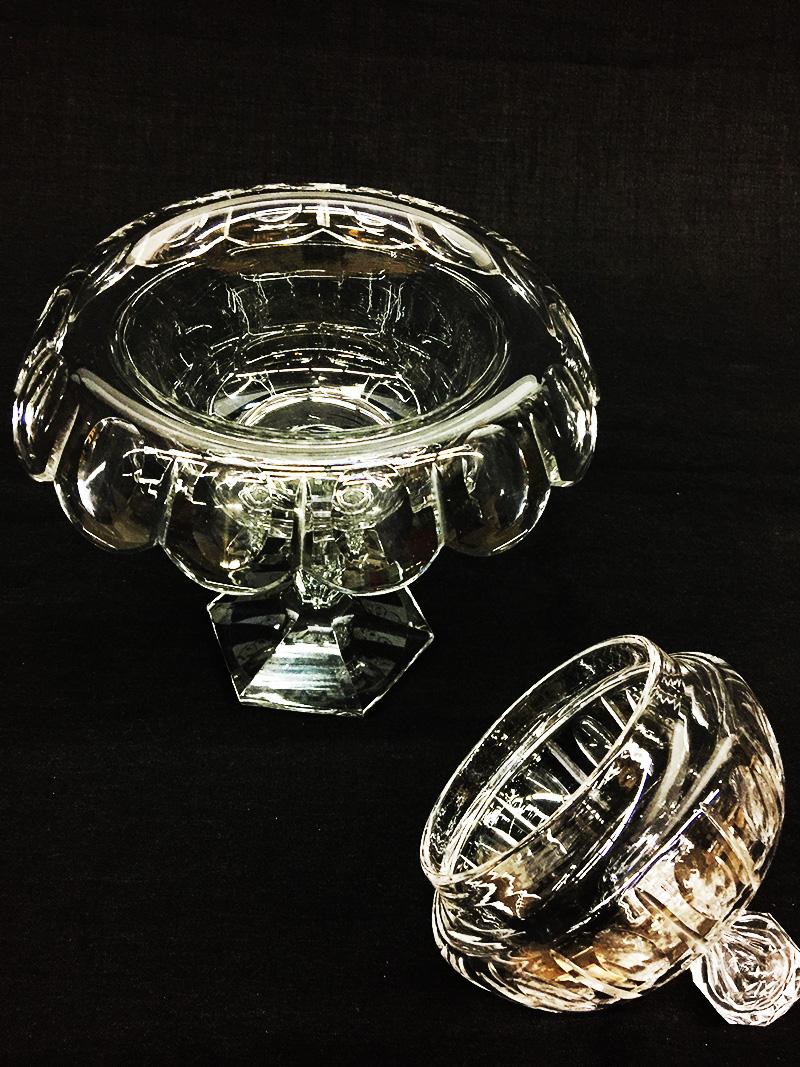 Coupe à couvercle en cristal du 19e siècle Bon état - En vente à Delft, NL