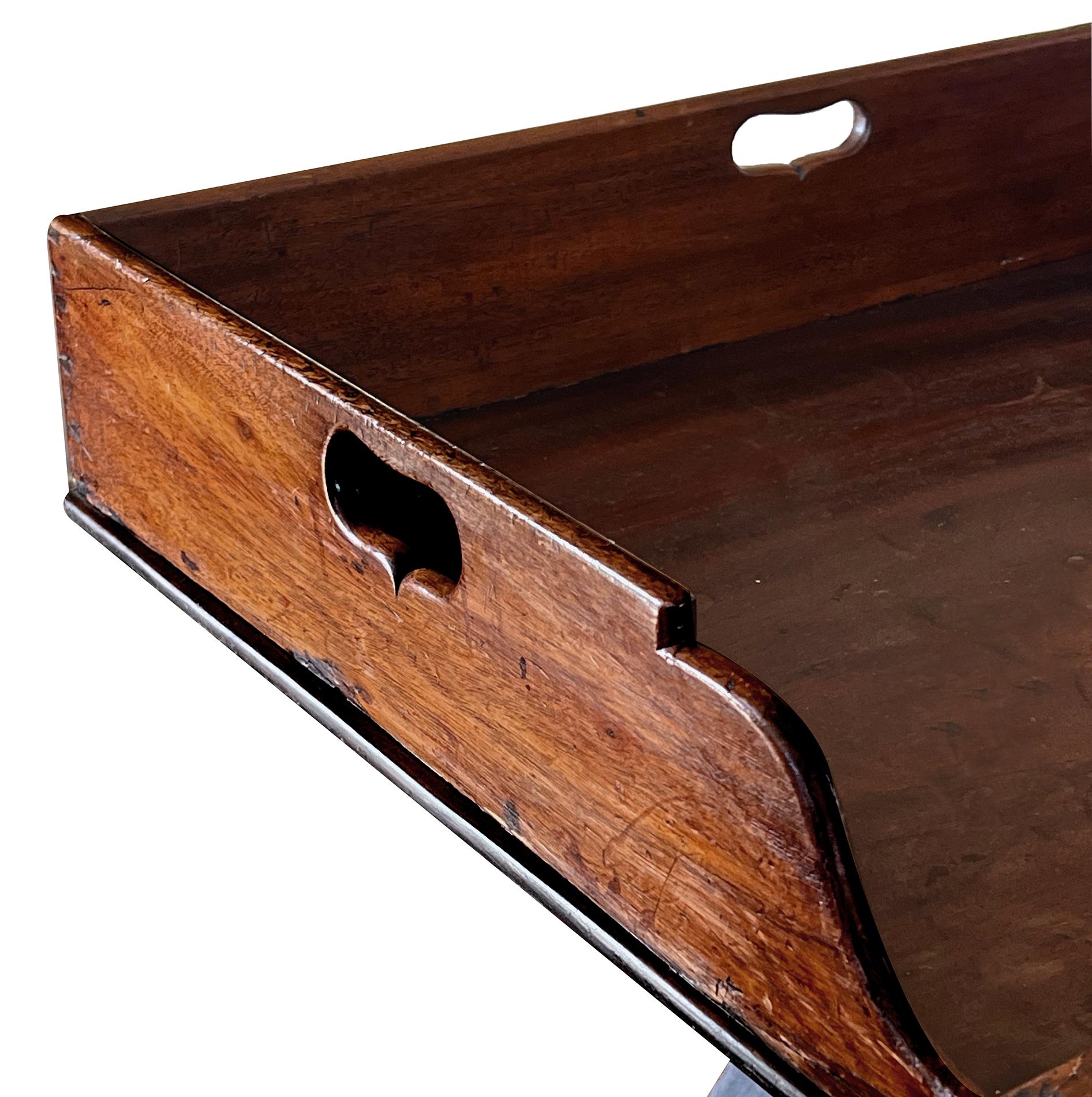 An English 19th Century Mahogany Butlers Tray on Stand In Good Condition For Sale In San Francisco, CA