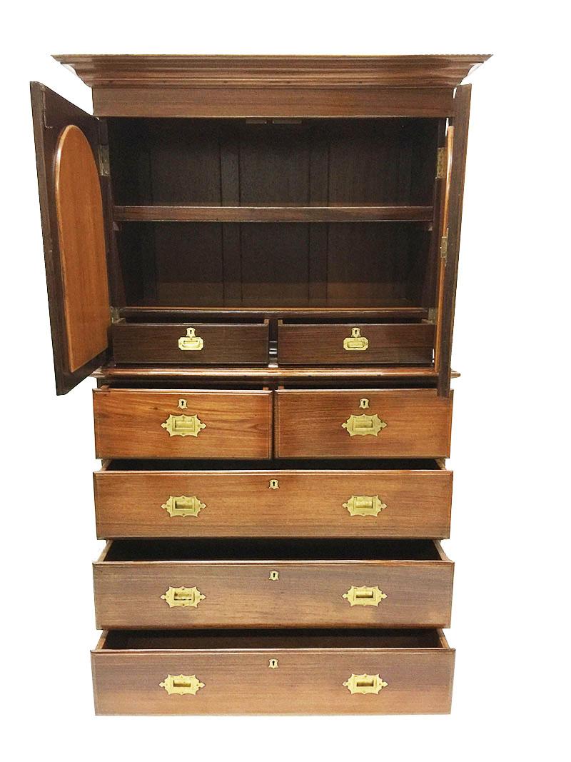 Presseuse d'armoire anglaise du 19ème siècle en acajou et lin Bon état - En vente à Delft, NL