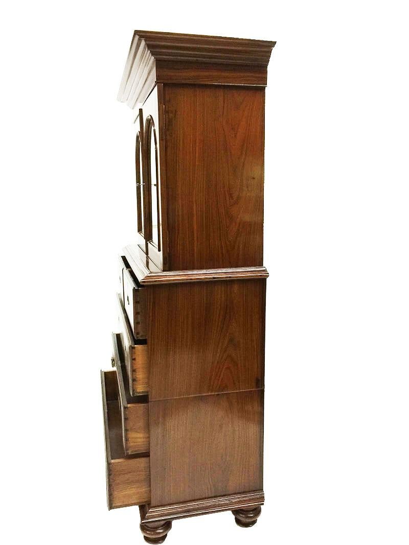 XIXe siècle Presseuse d'armoire anglaise du 19ème siècle en acajou et lin en vente