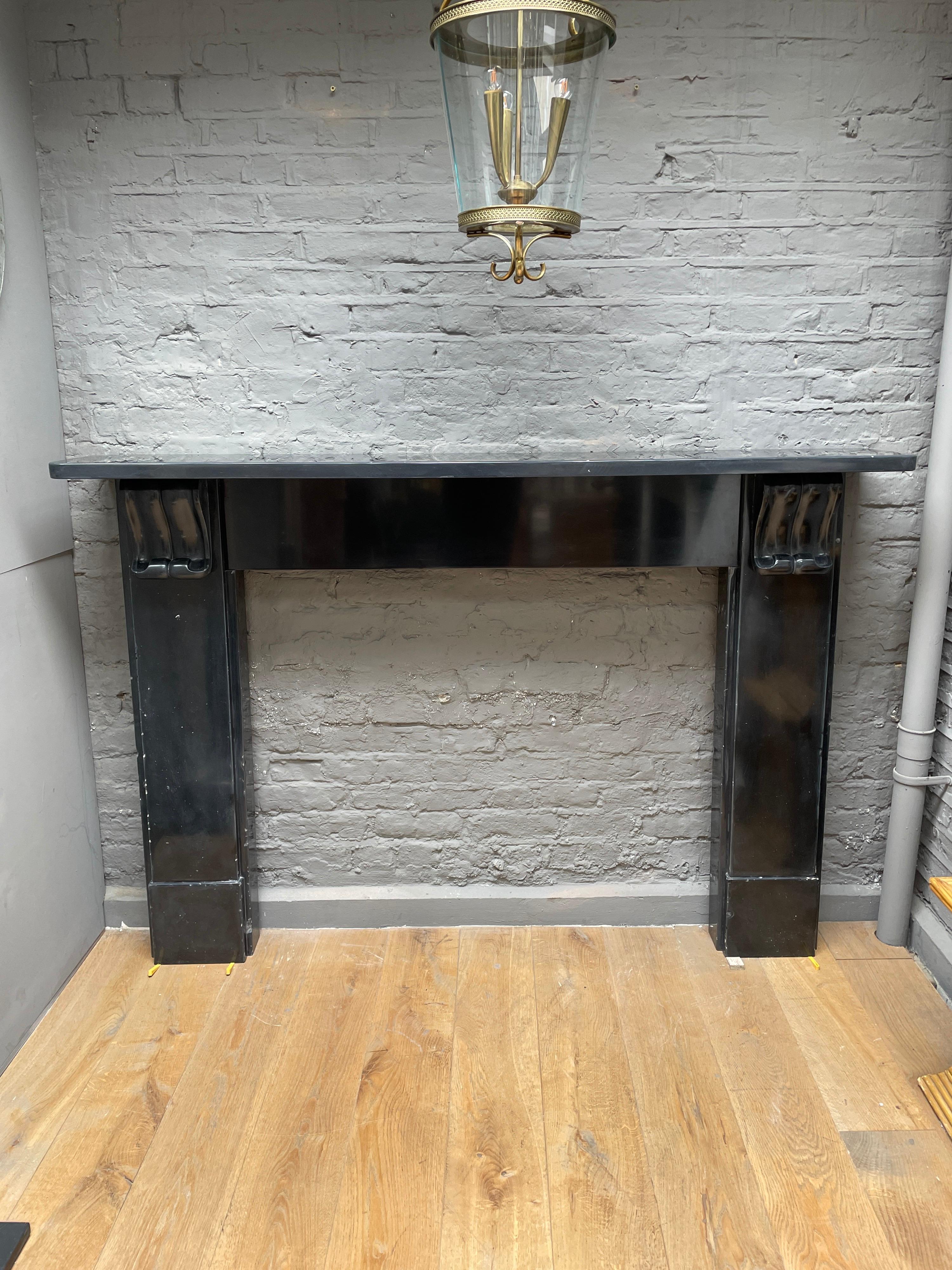 English Antique Fireplace Mantel in Belgian Black Marble In Good Condition For Sale In London, GB