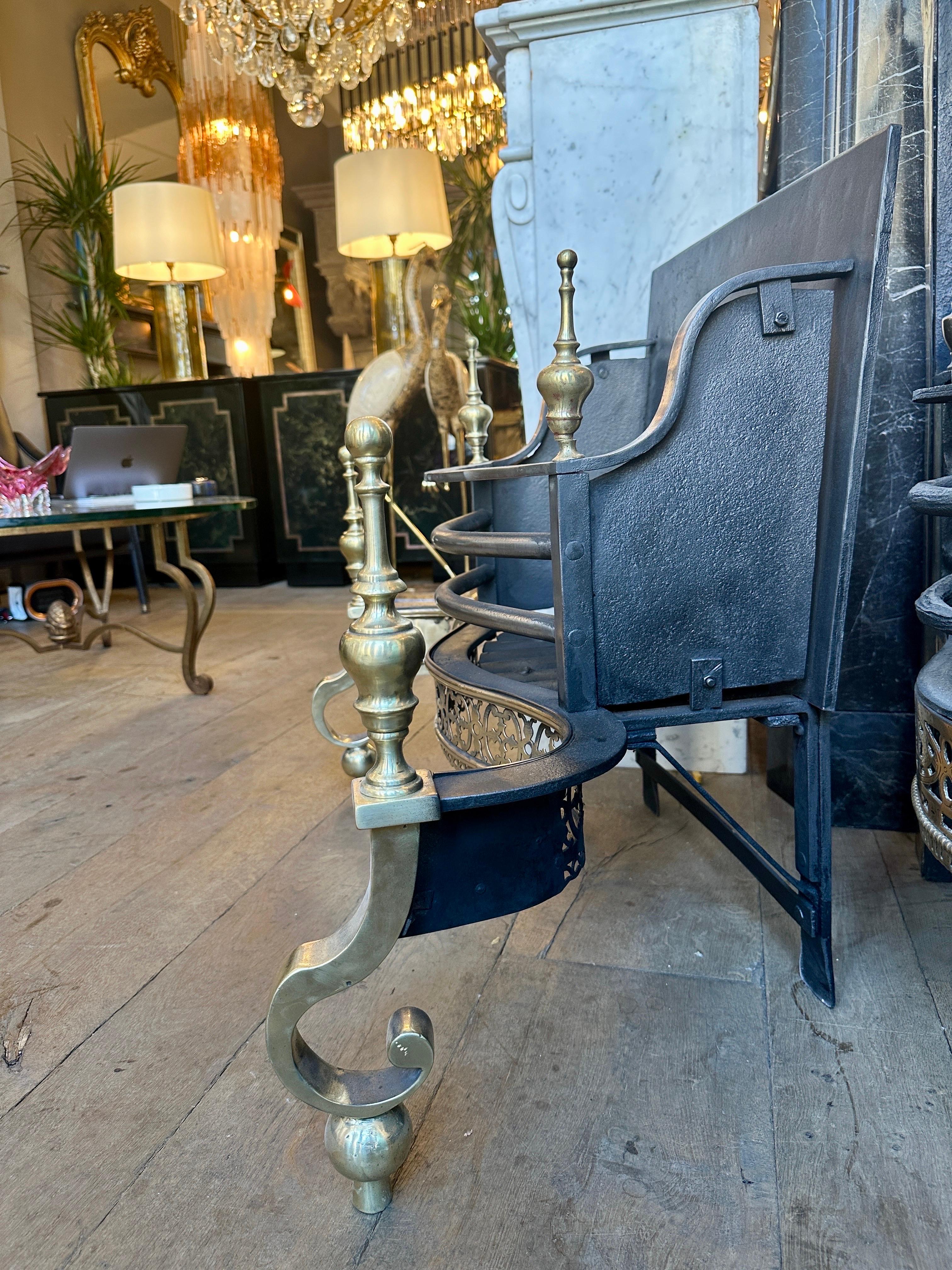An English Antique Steel and Brass 19th Century Fire Grate For Sale 2