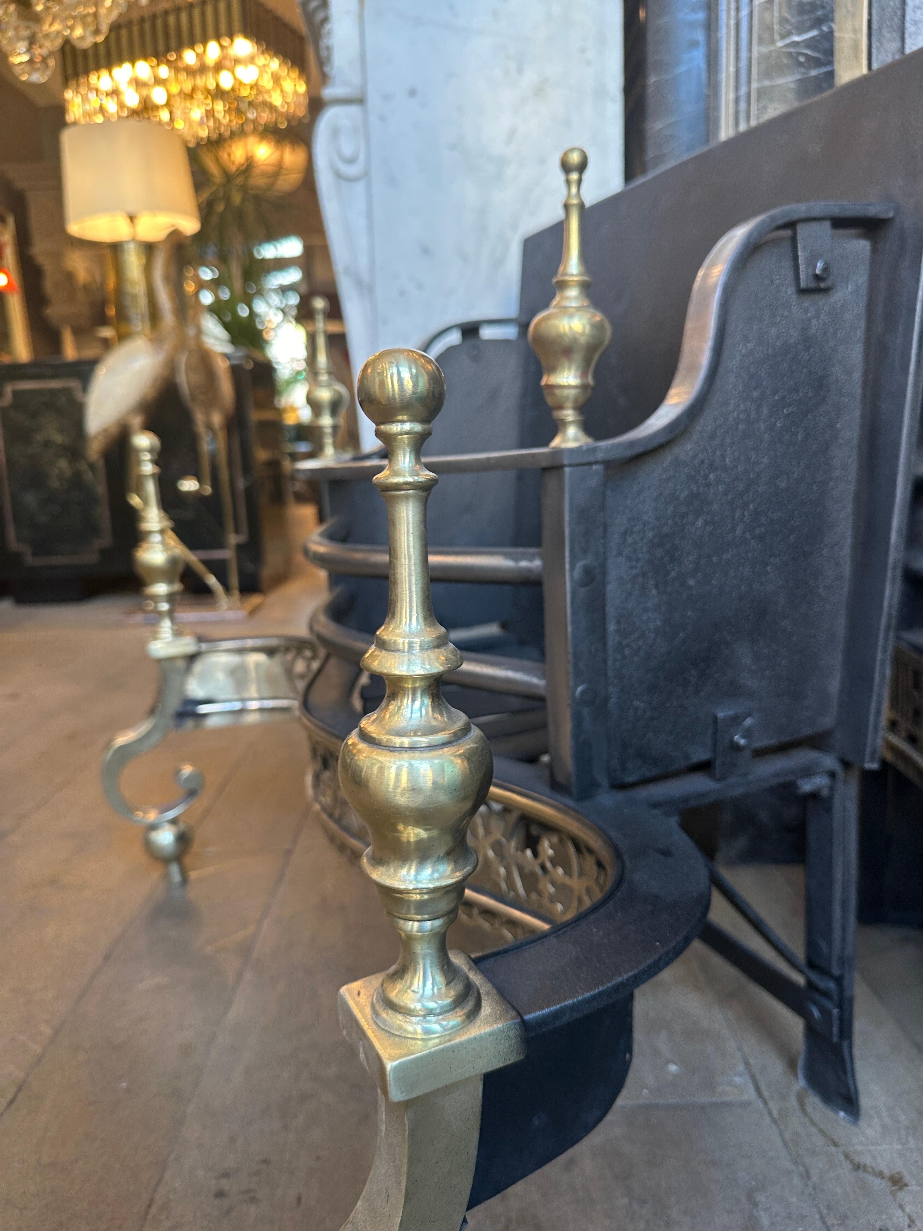 An English Antique Steel and Brass 19th Century Fire Grate For Sale 3