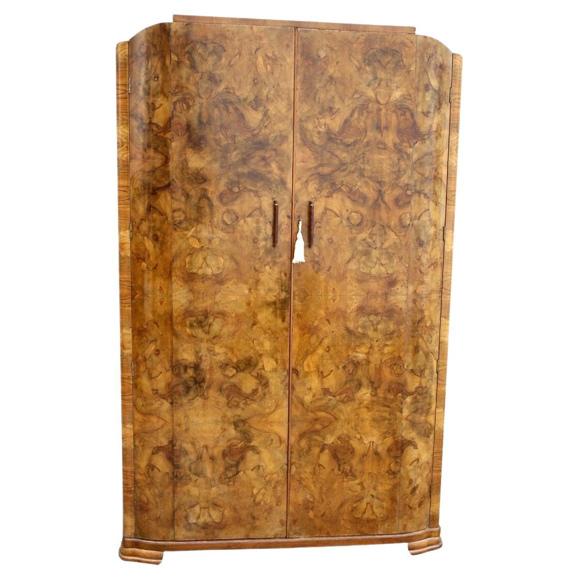 Englischer Art-déco-Kleiderschrank aus Nussbaumholz mit zwei Türen, um 1930