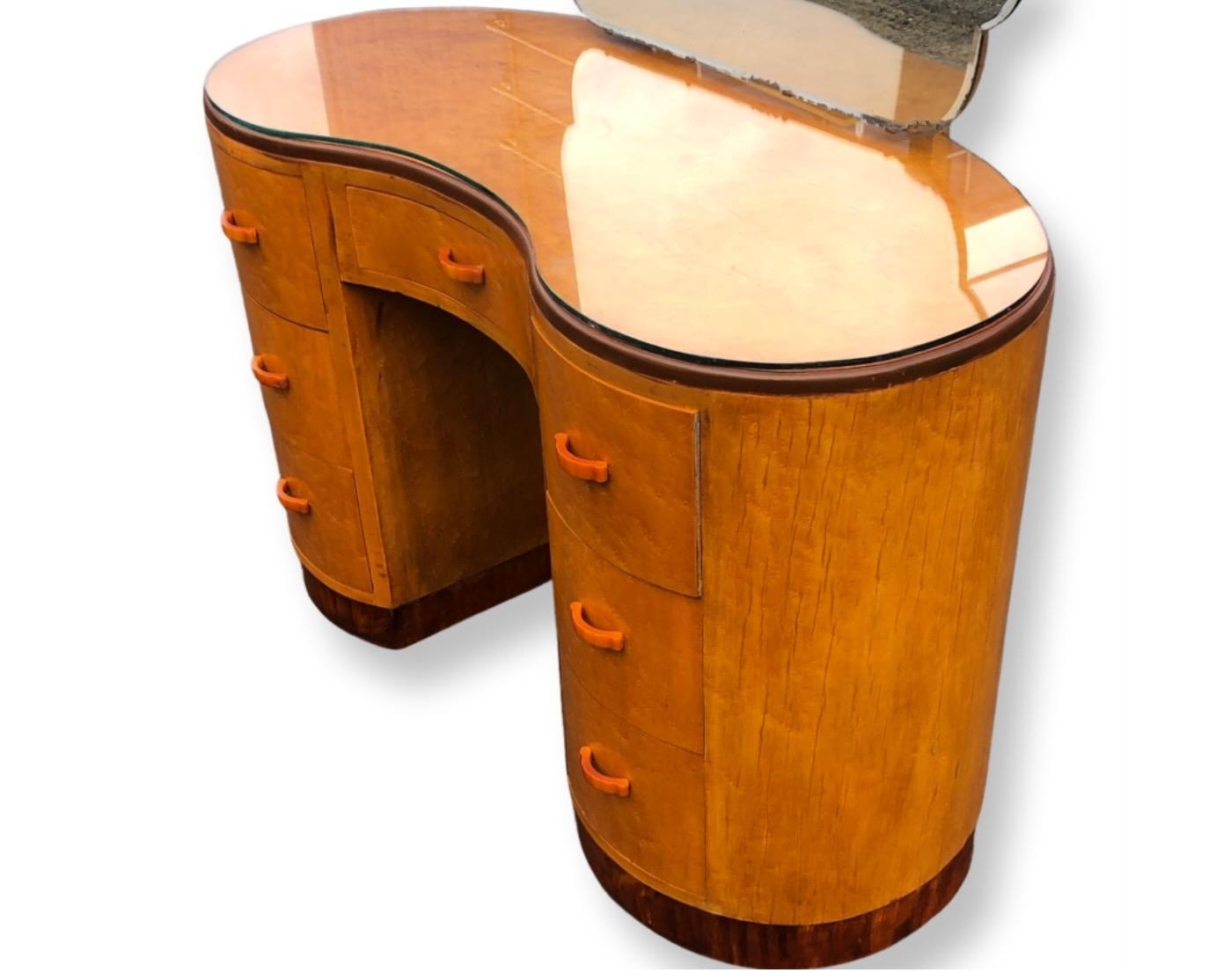 kidney dressing table with skirt