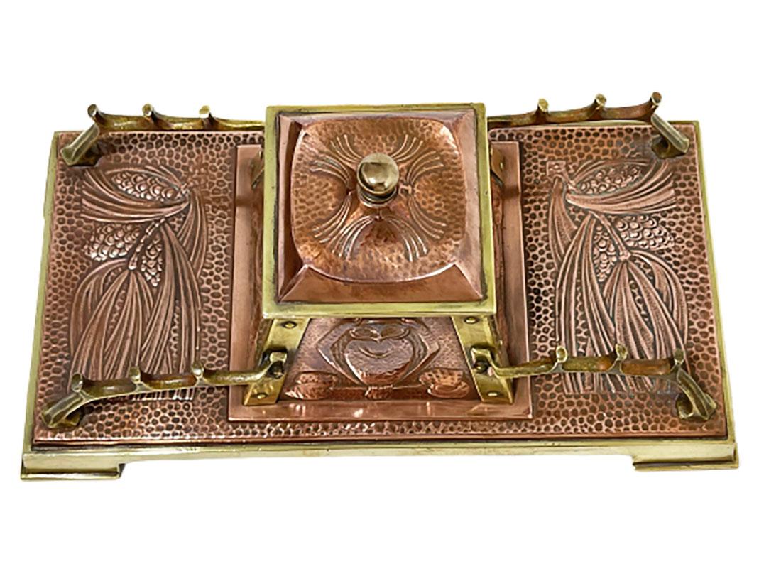 XIXe siècle Encrier en cuivre de style Art nouveau anglais, 1890-1910 en vente