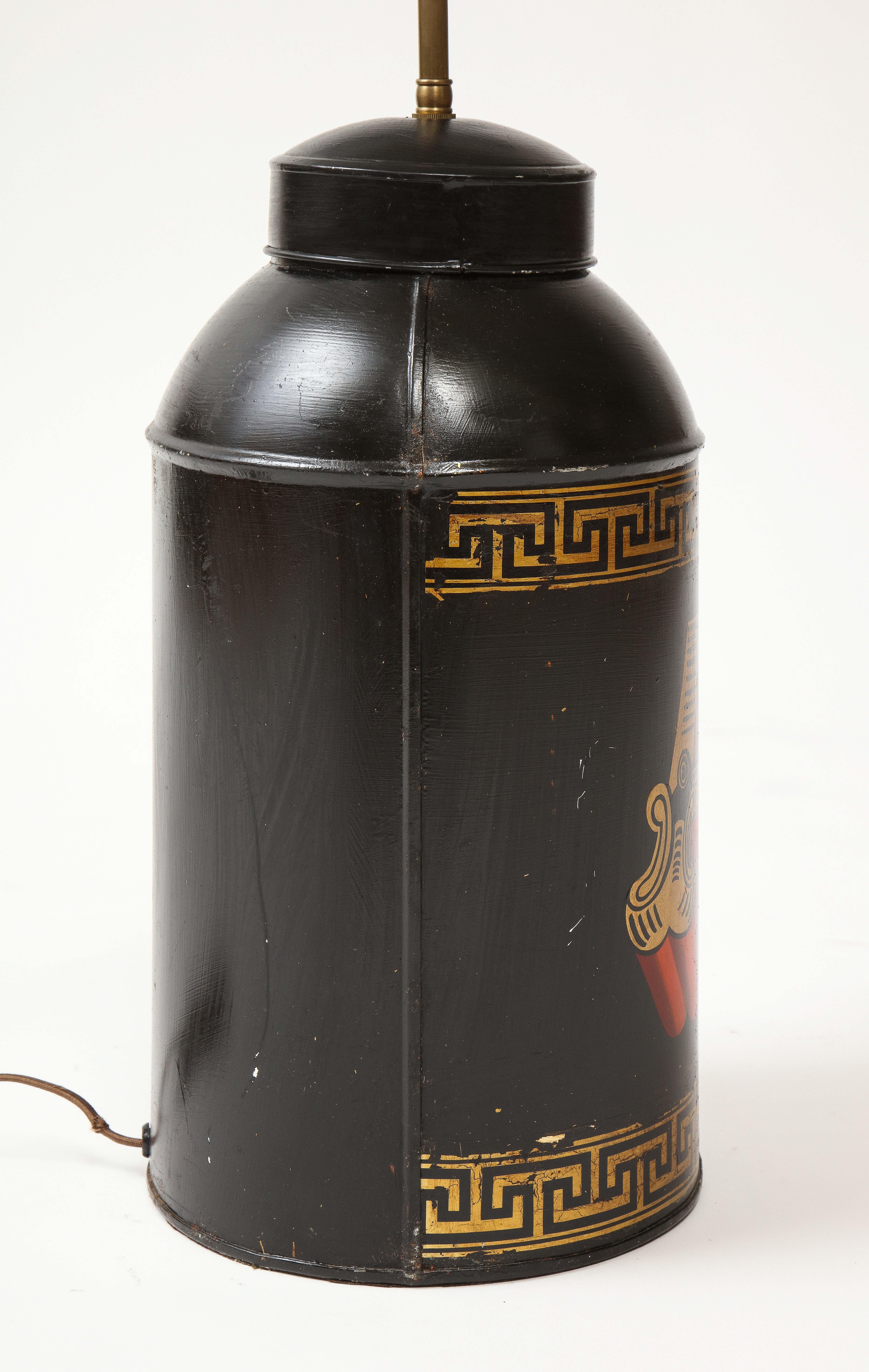 English Black and Gilt-Decorated Tôle Tea Canister Lamp In Good Condition For Sale In New York, NY