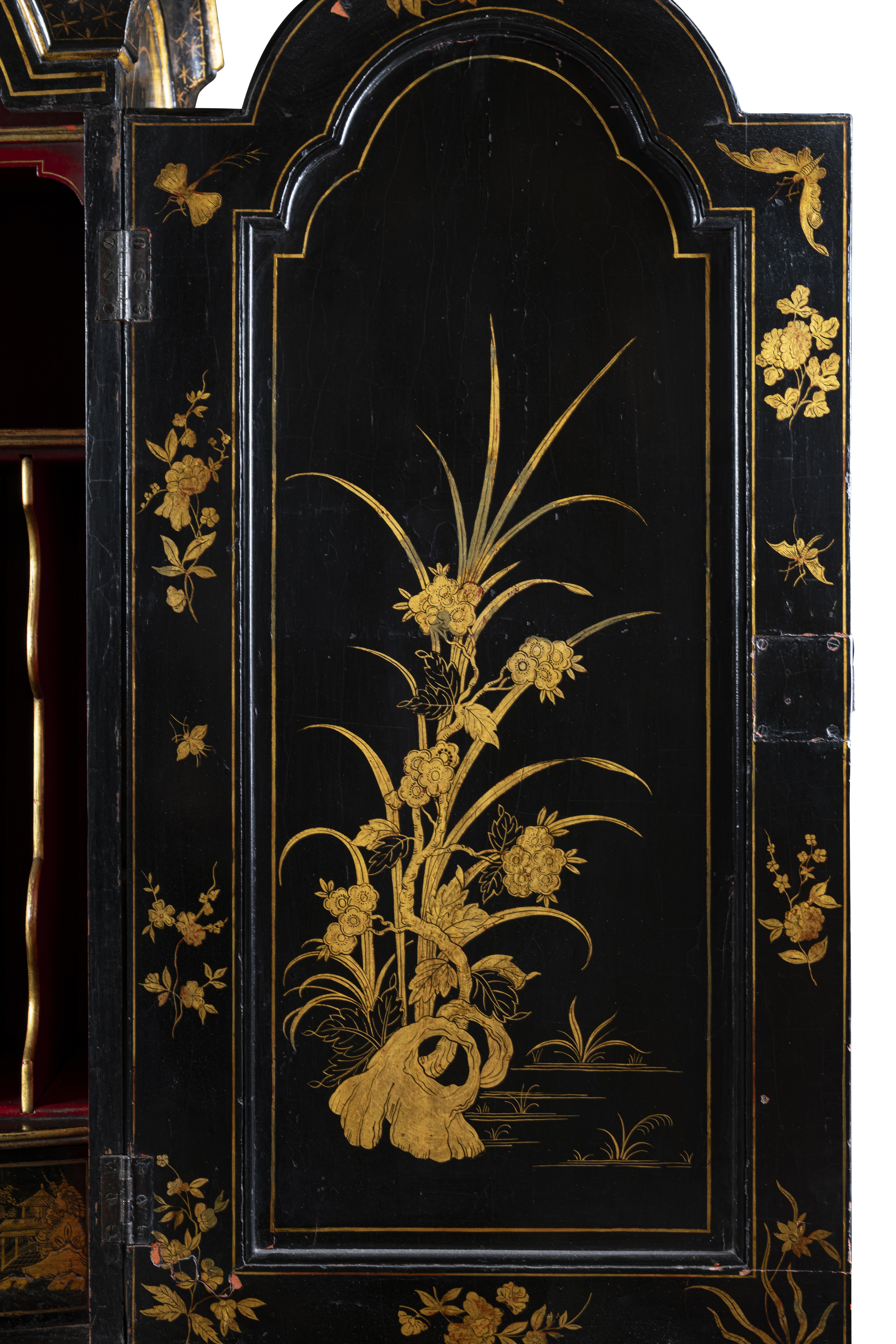 Ein englischer, schwarz lackierter Chinoiserie-Bureau-Schrank, 18. im Angebot 4