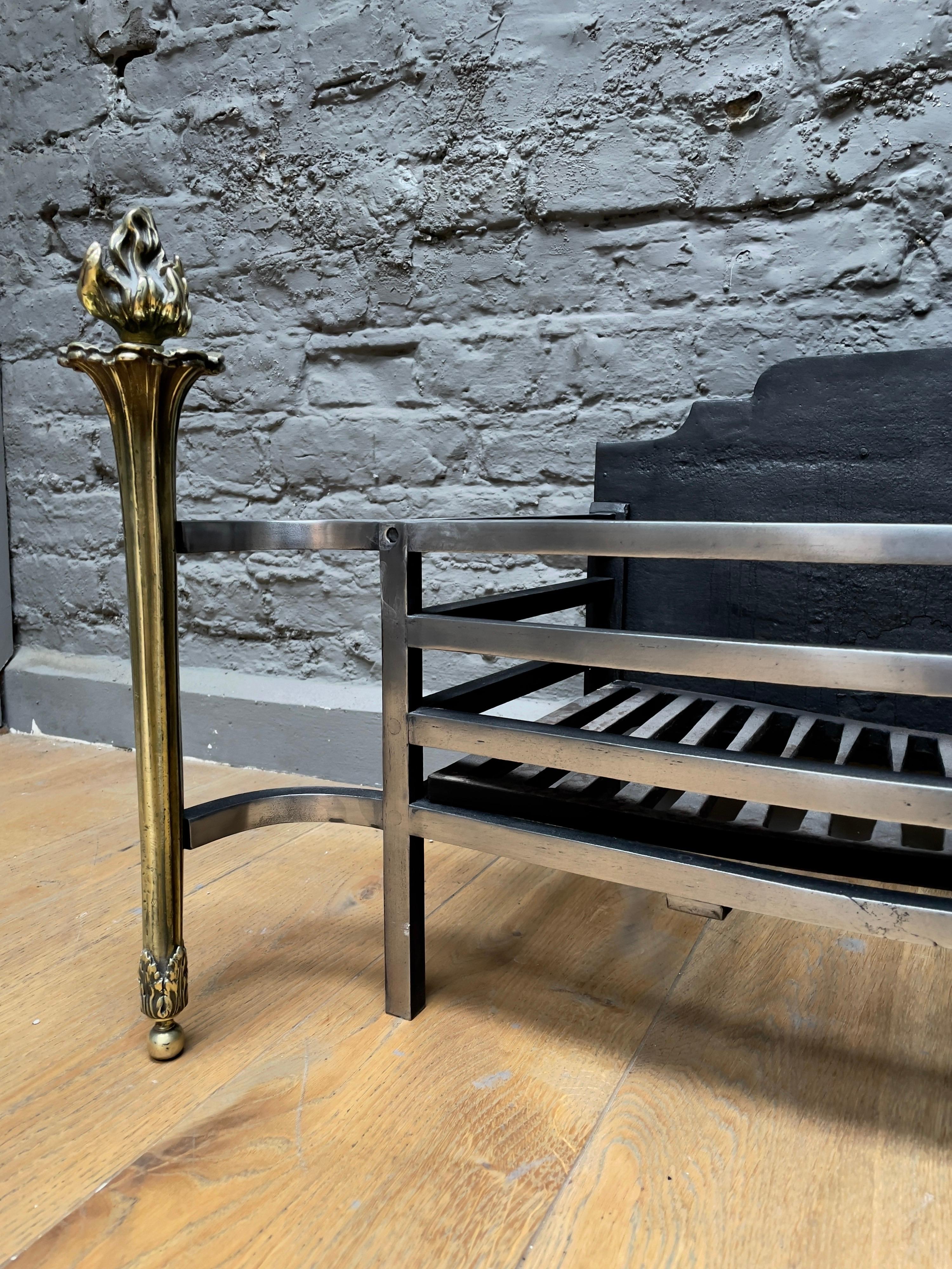 English Brass and Polished Steel Fire Grate In Good Condition In London, GB