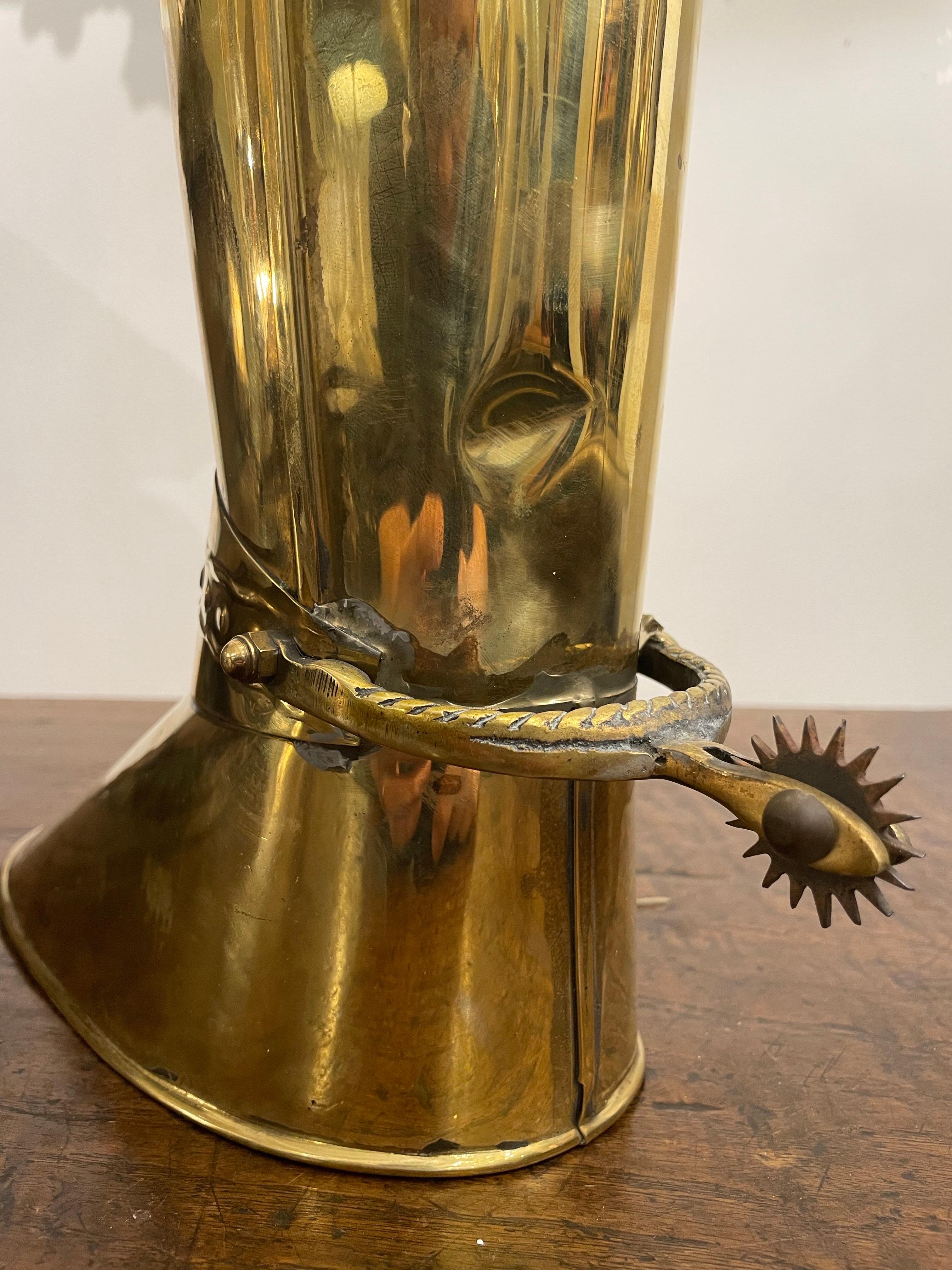 Portaombrelli inglese in ottone con design a forma di stivale dei cavalieri, CIRCA 1930 in vendita 3
